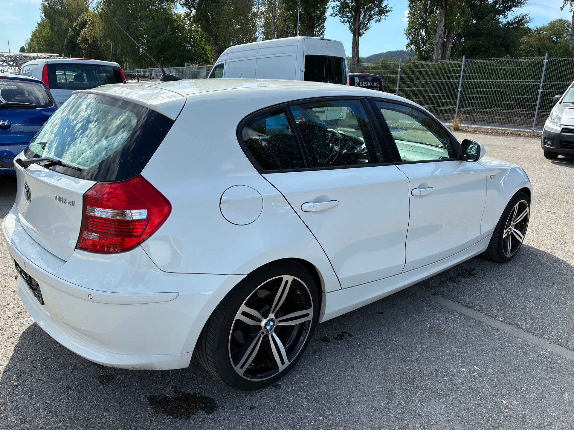 BMW 116d Dynamic Edition-image-6