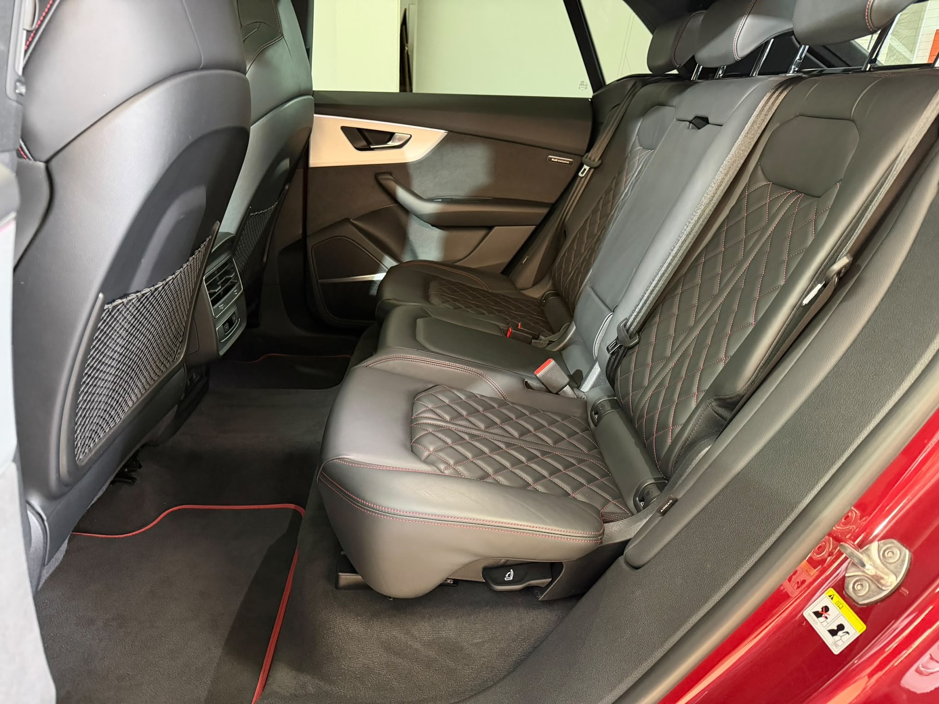AUDI Q8 60 TFSI e quattro PHEV tiptronic-image-9