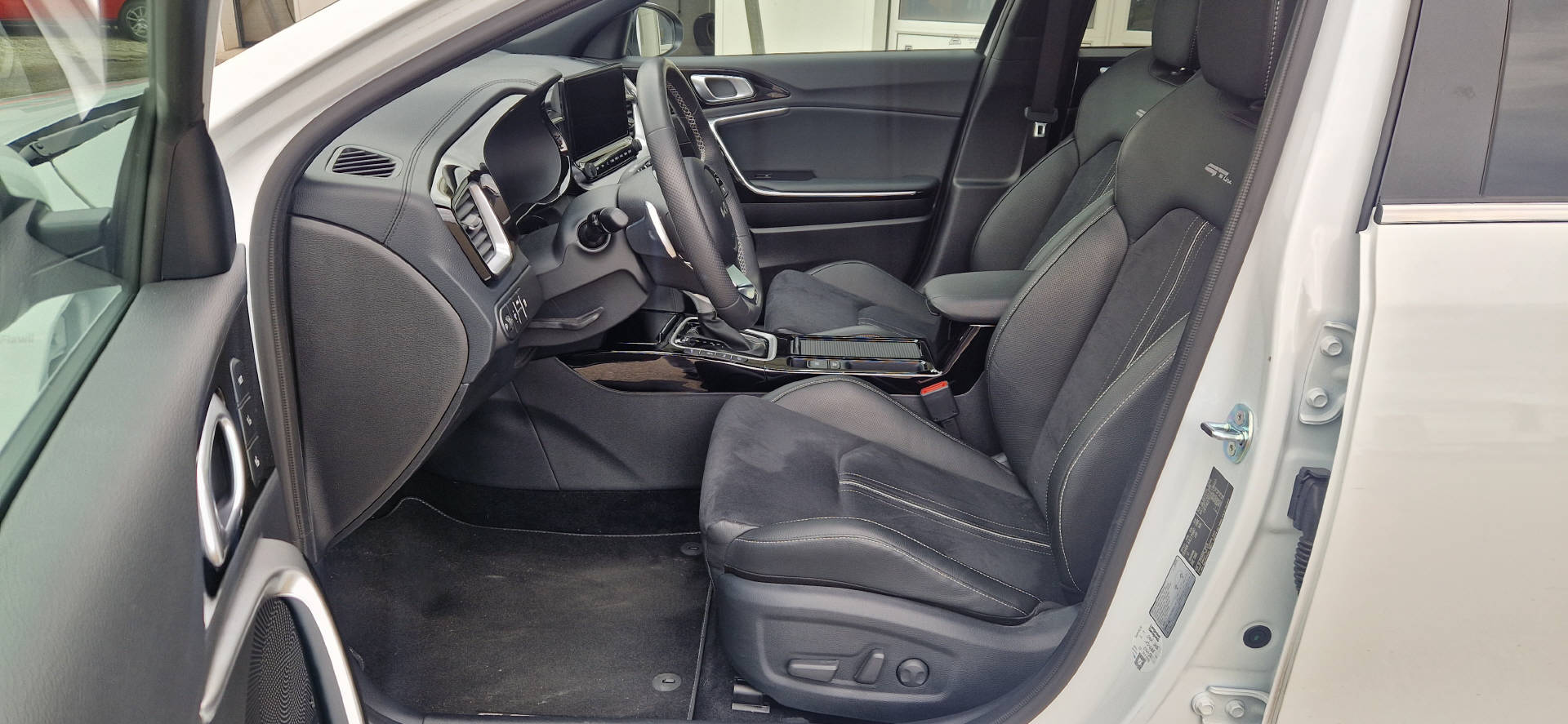 KIA Ceed 1.5 T-GDi GT-Line Edition-image-5