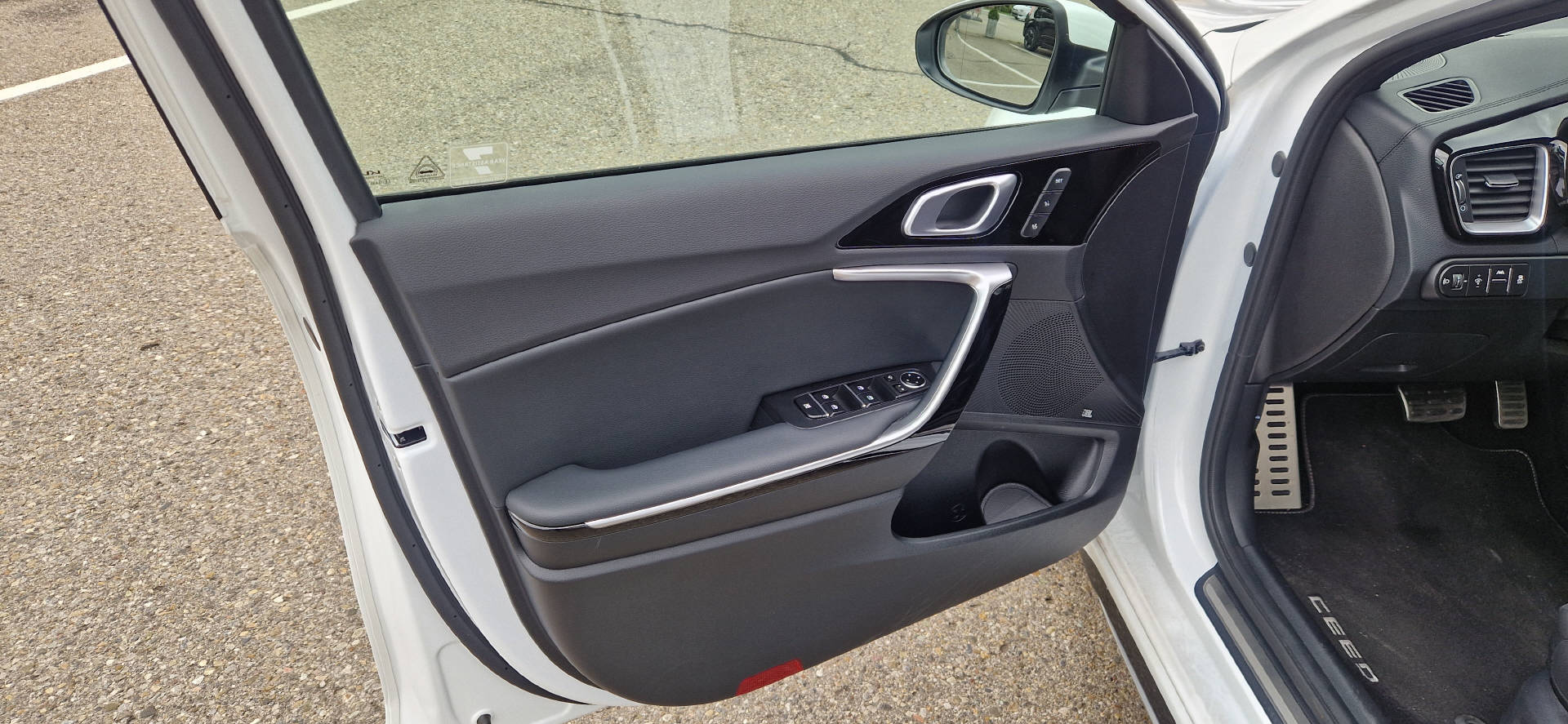 KIA Ceed 1.5 T-GDi GT-Line Edition-image-2