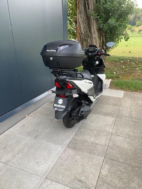 SUZUKI UN 125 Avenis-image-1