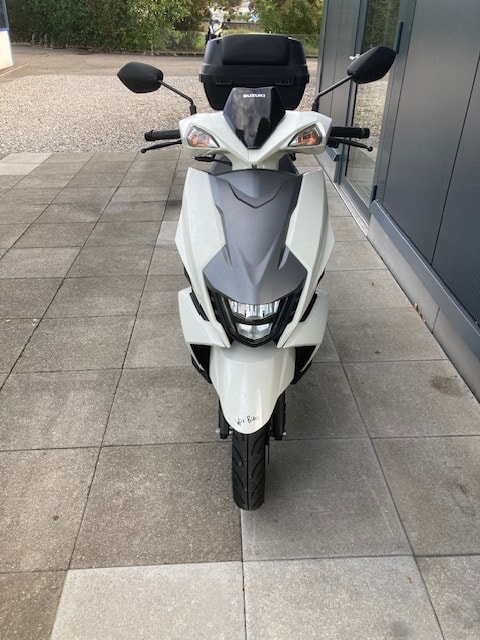 SUZUKI UN 125 Avenis-image-3
