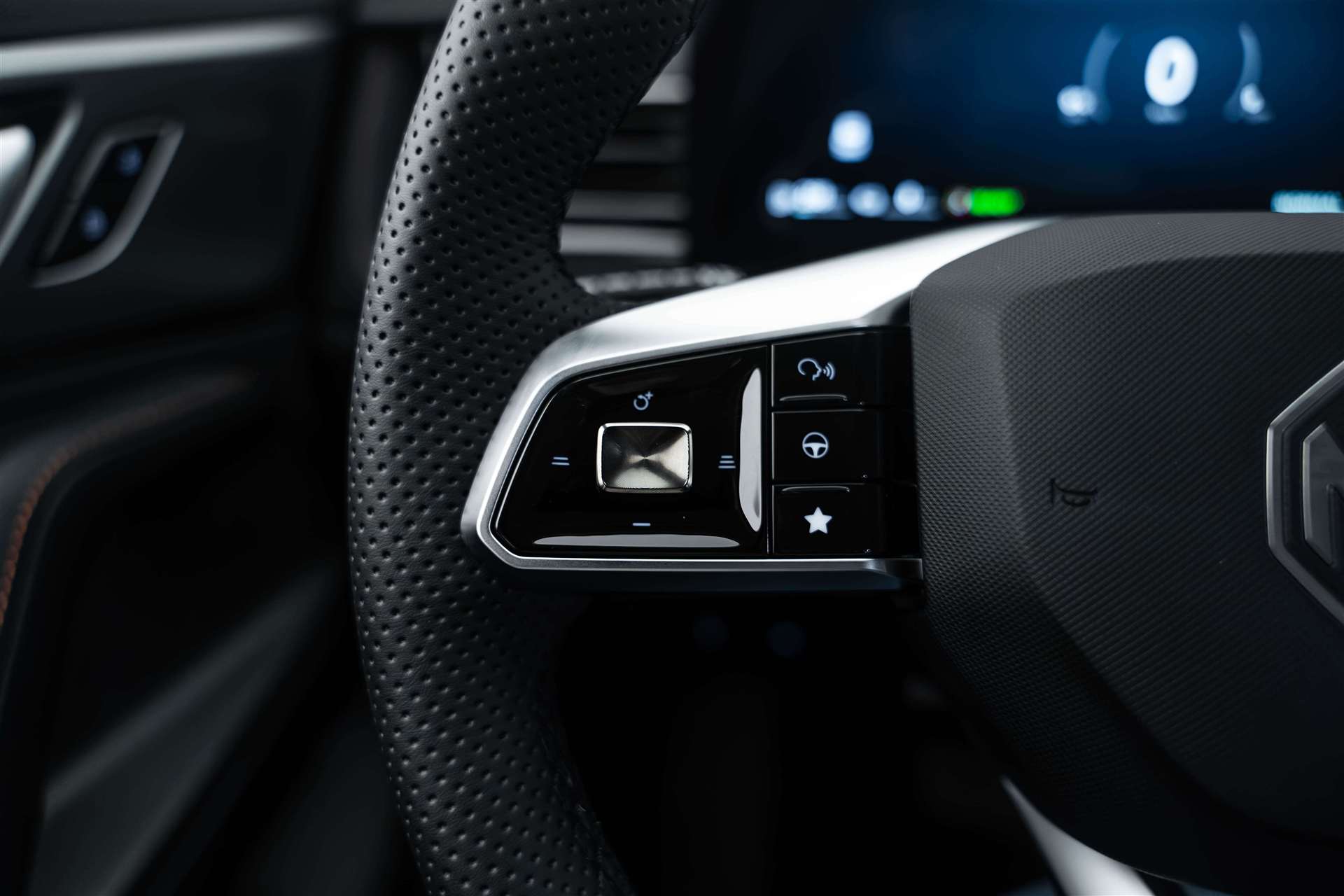 MG MG HS 1.5 T PHEV Comfort 272PS Automat-image-14