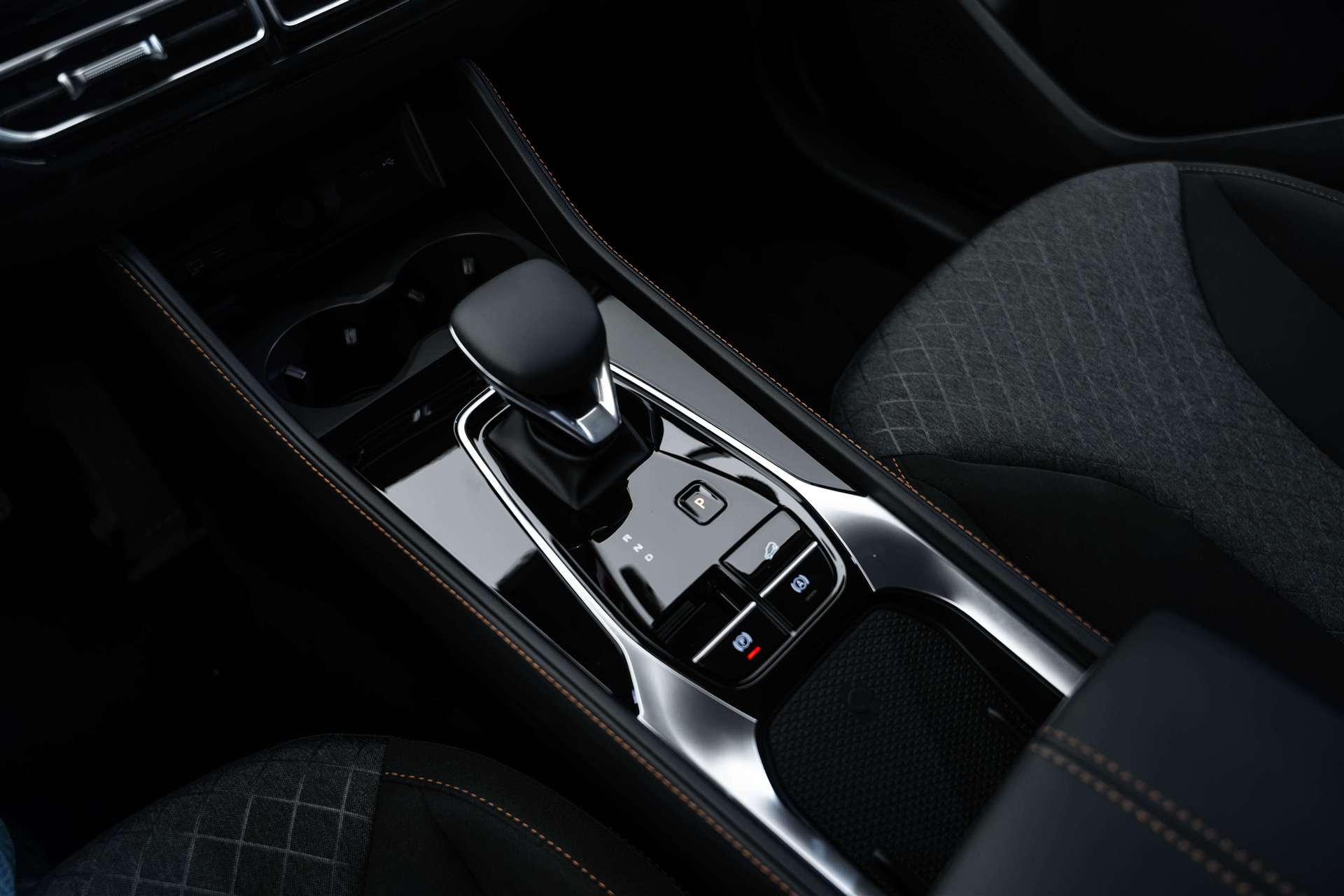 MG MG HS 1.5 T PHEV Comfort 272PS Automat-image-24
