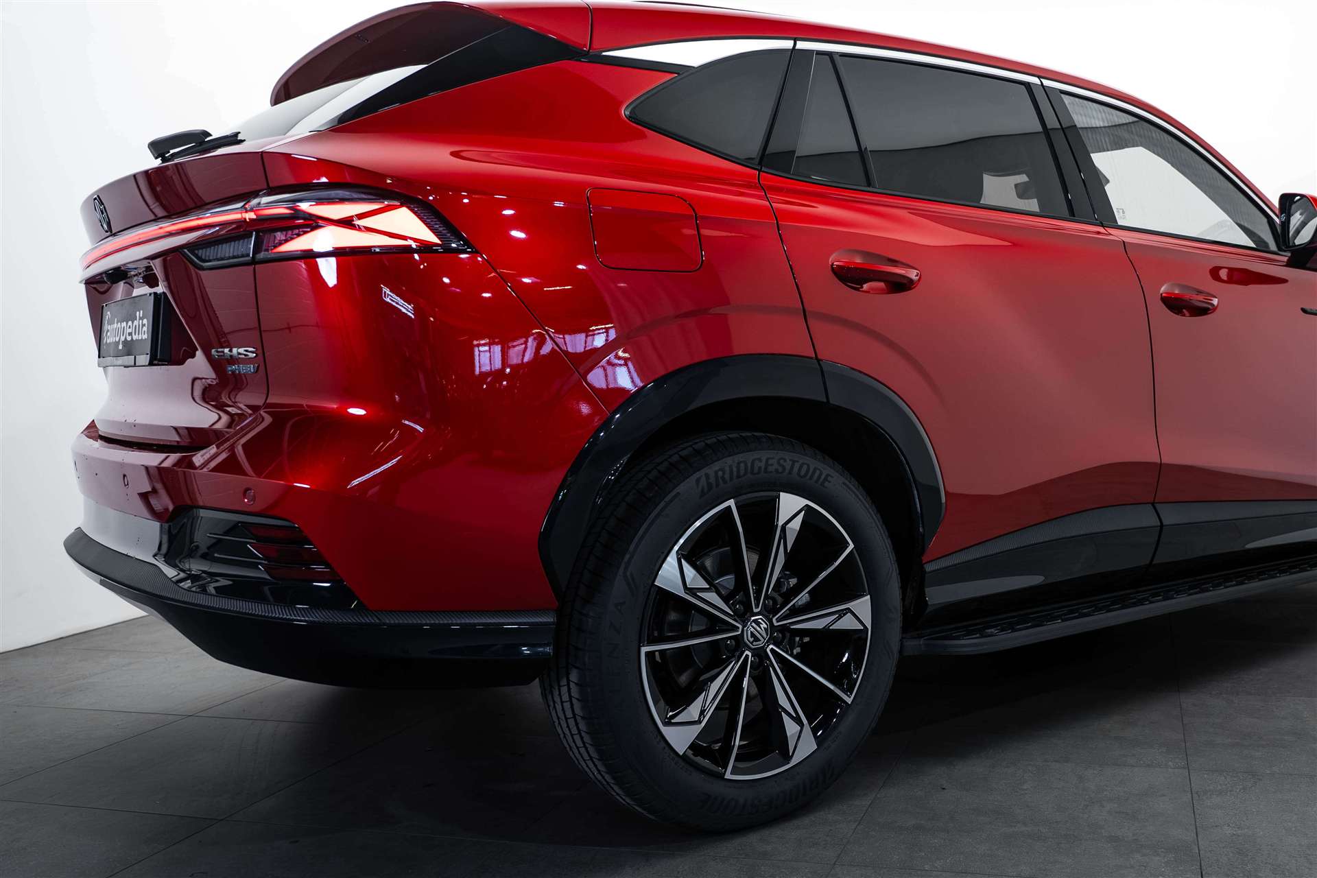 MG MG HS 1.5 T PHEV Comfort 272PS Automat-image-3