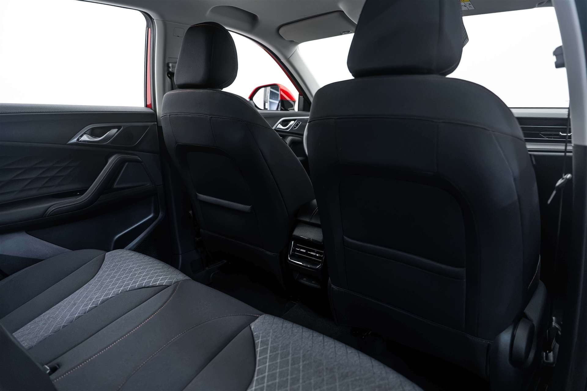 MG MG HS 1.5 T PHEV Comfort 272PS Automat-image-12