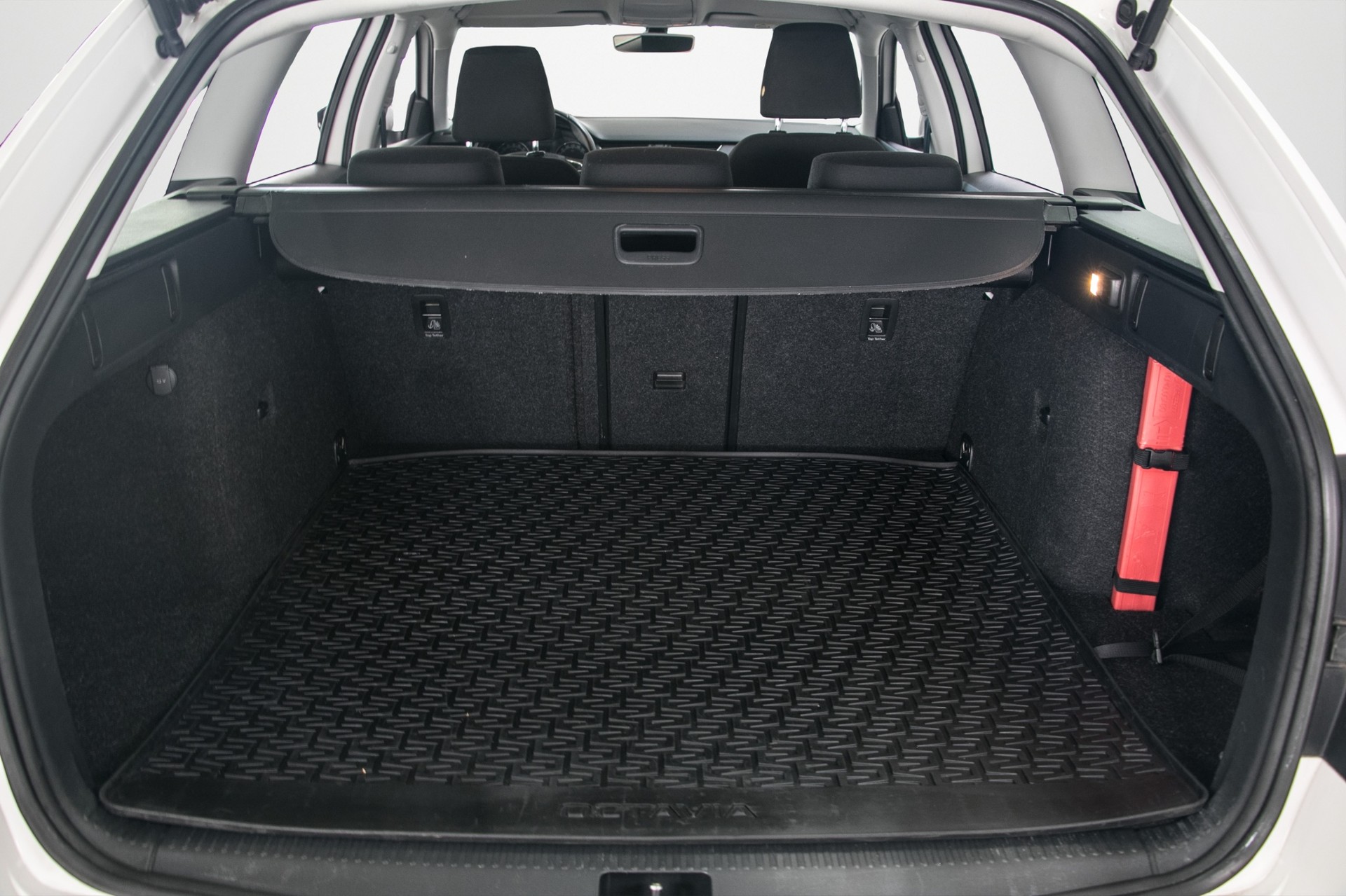 SKODA Octavia Combi 1.6 TDI Ambition-image-10