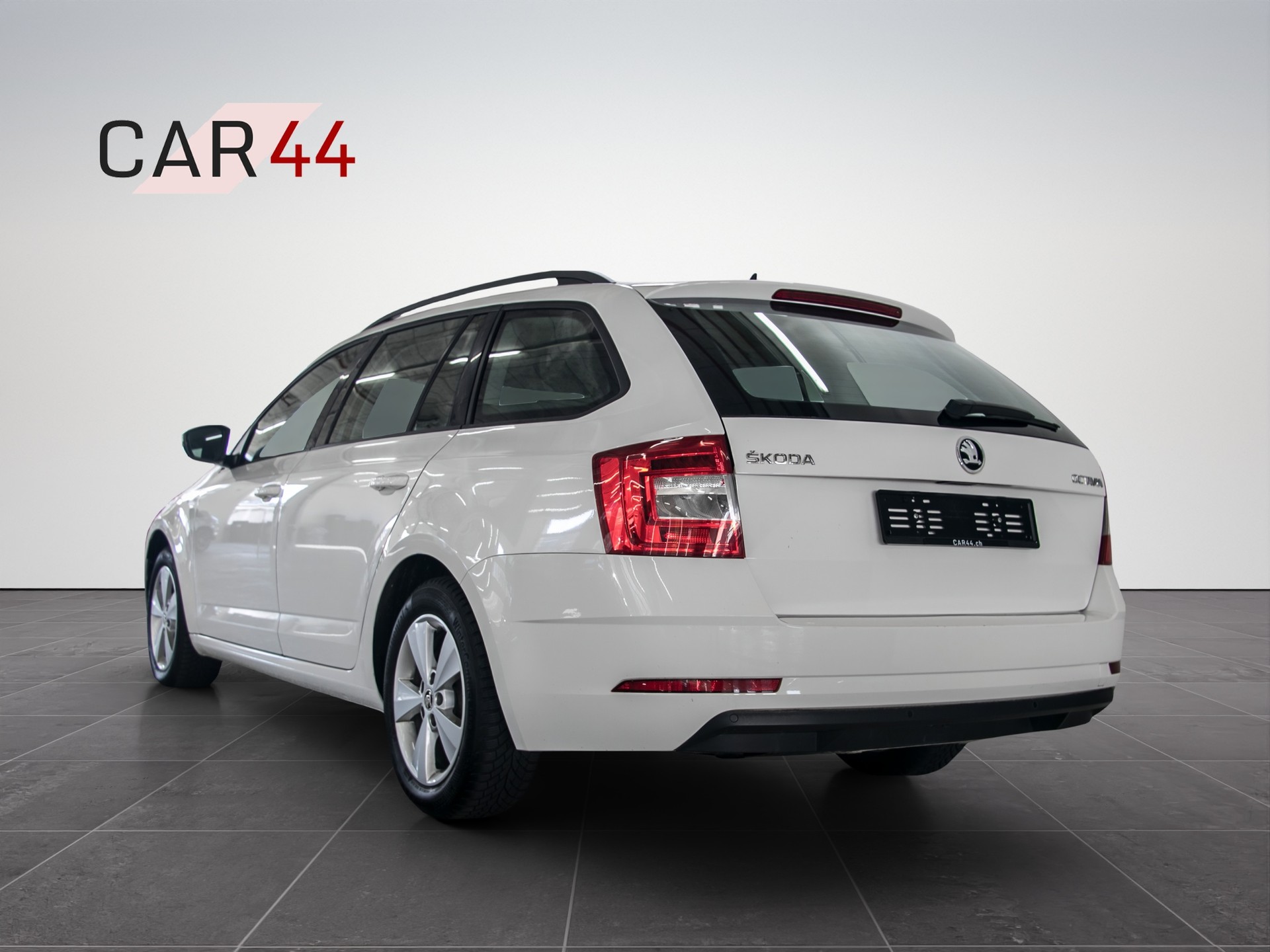 SKODA Octavia Combi 1.6 TDI Ambition-image-2