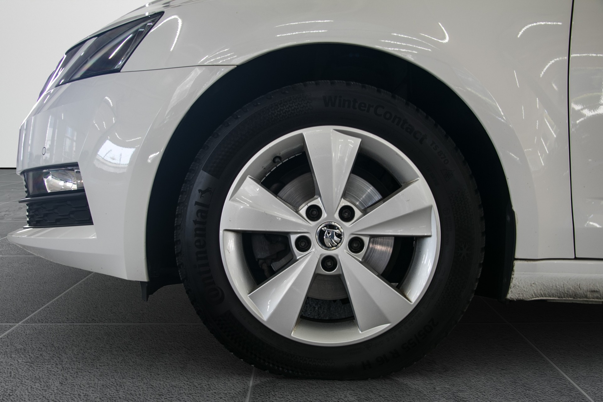 SKODA Octavia Combi 1.6 TDI Ambition-image-13