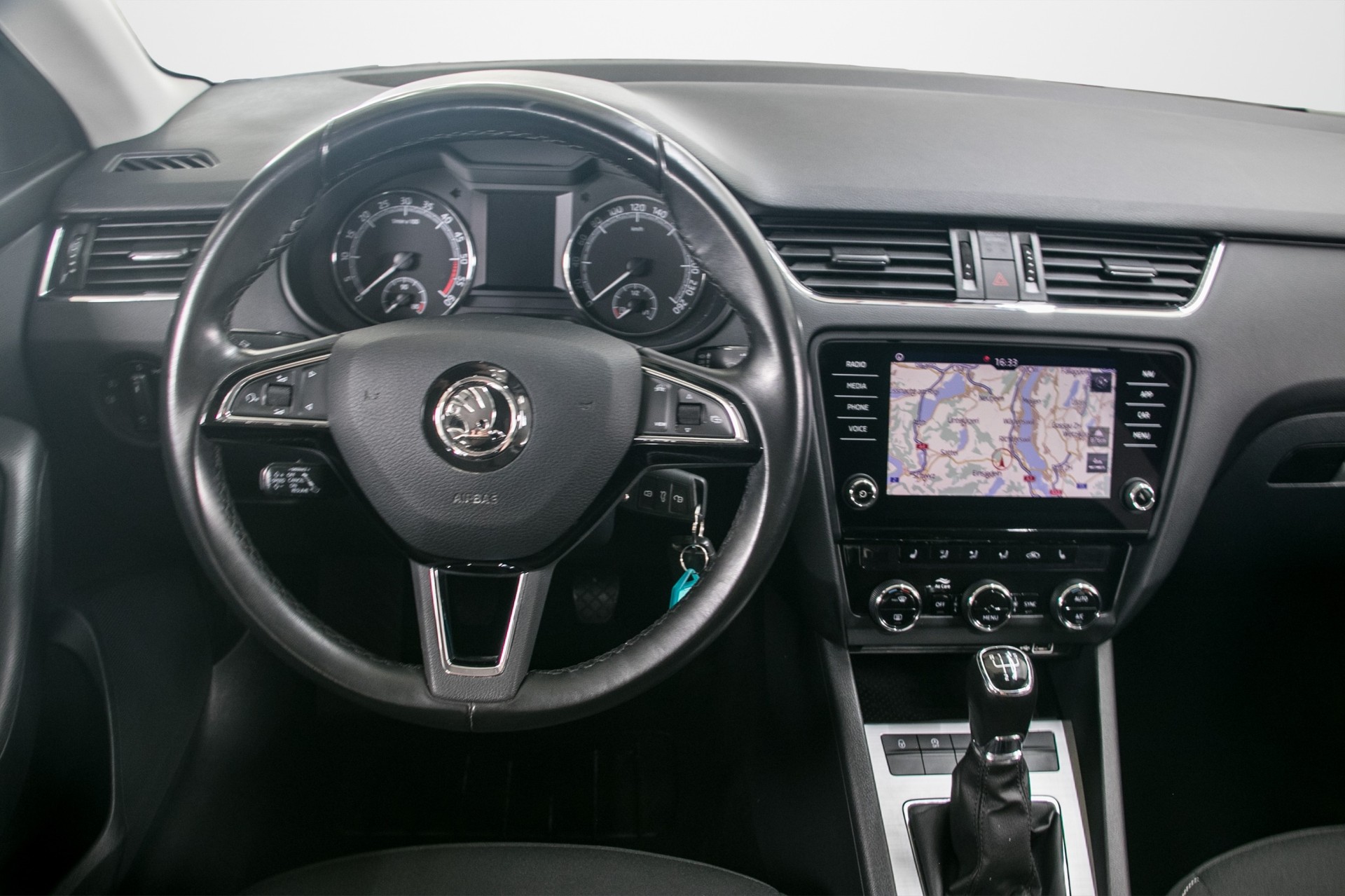 SKODA Octavia Combi 1.6 TDI Ambition-image-4
