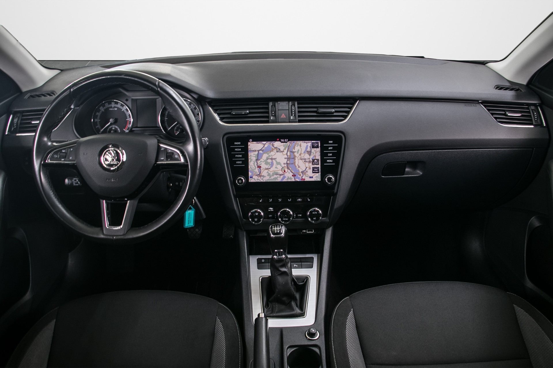 SKODA Octavia Combi 1.6 TDI Ambition-image-3