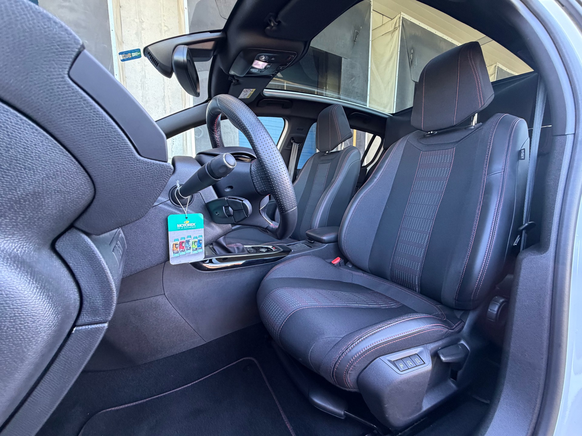 PEUGEOT 308 1.2 Pure Tech GT Line EAT6-image-9