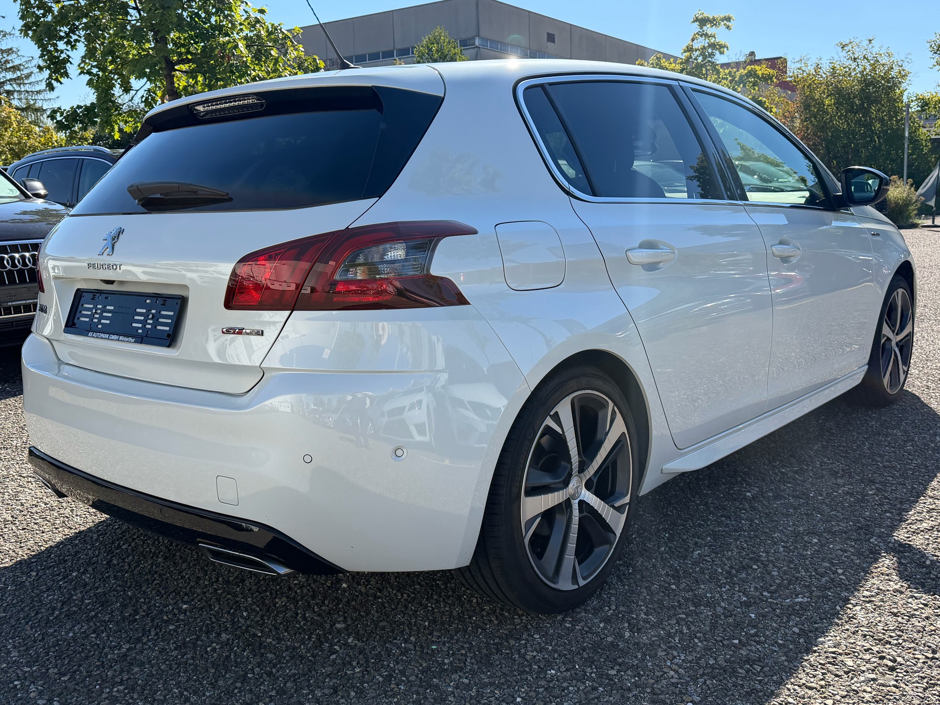 PEUGEOT 308 1.2 Pure Tech GT Line EAT6-image-4