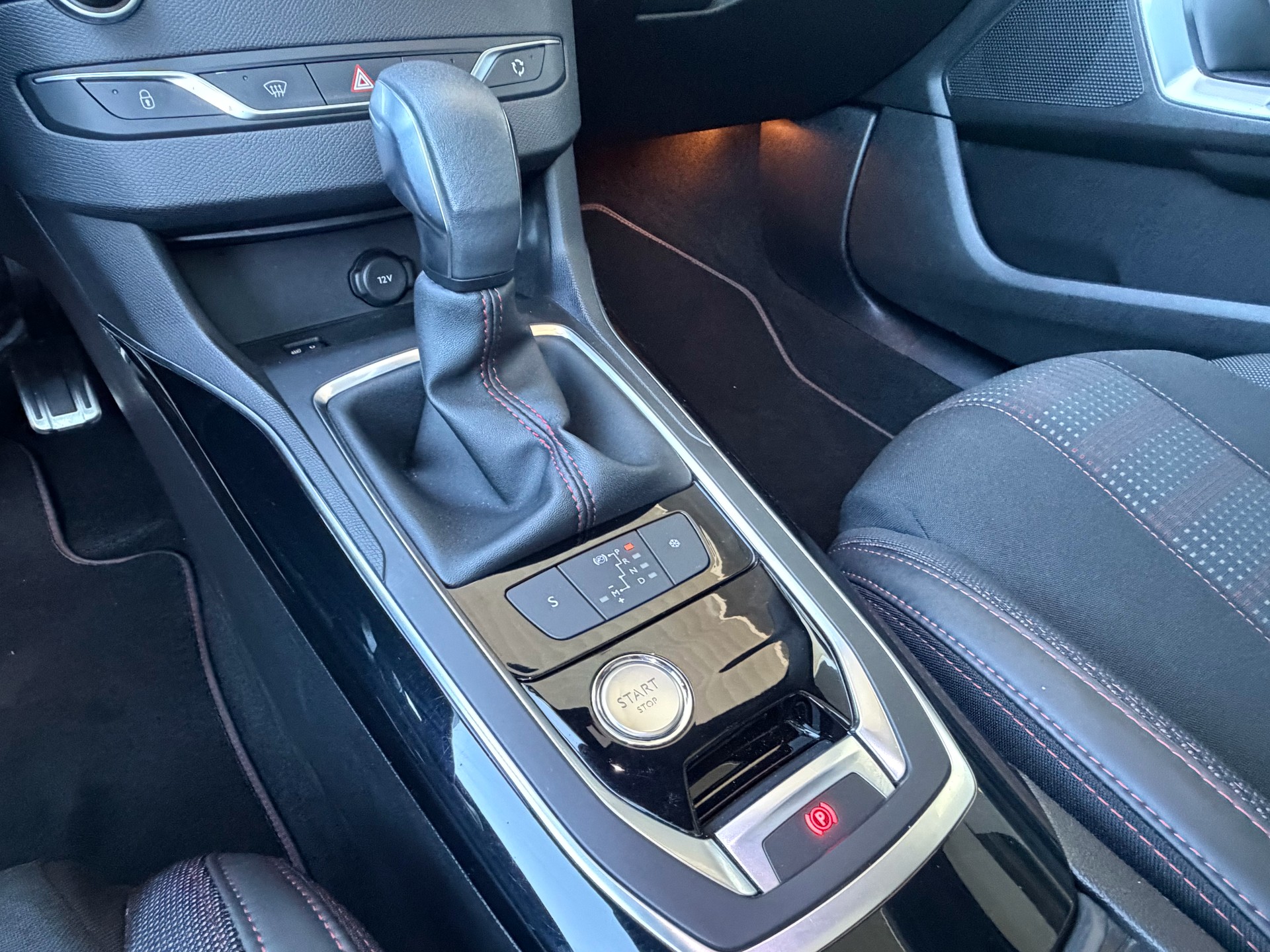 PEUGEOT 308 1.2 Pure Tech GT Line EAT6-image-14