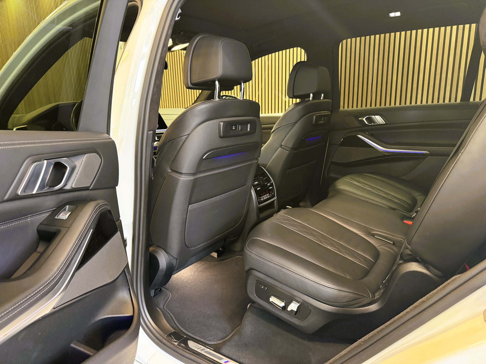 BMW X7 xDrive 30d Steptronic-image-24