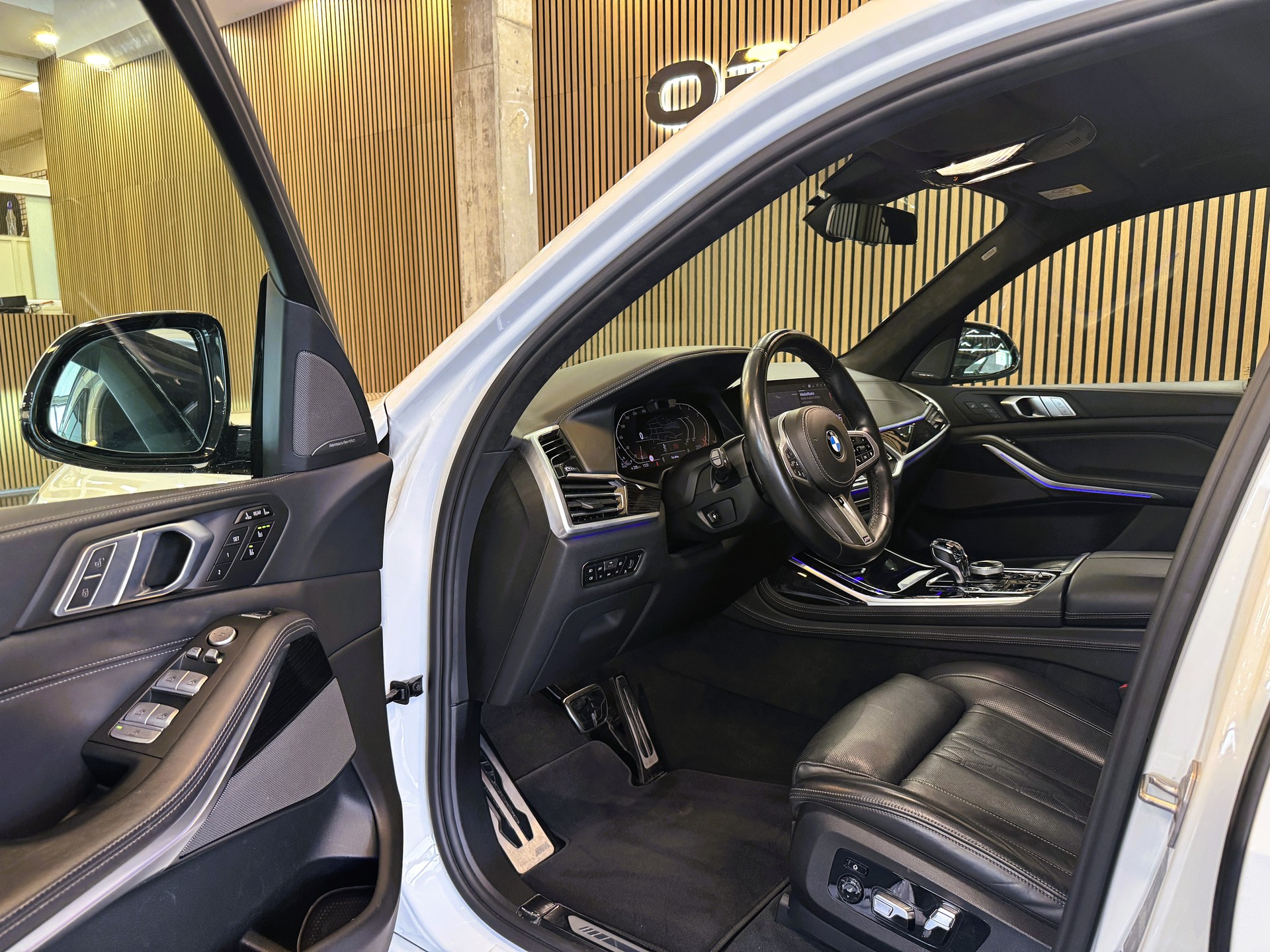 BMW X7 xDrive 30d Steptronic-image-10