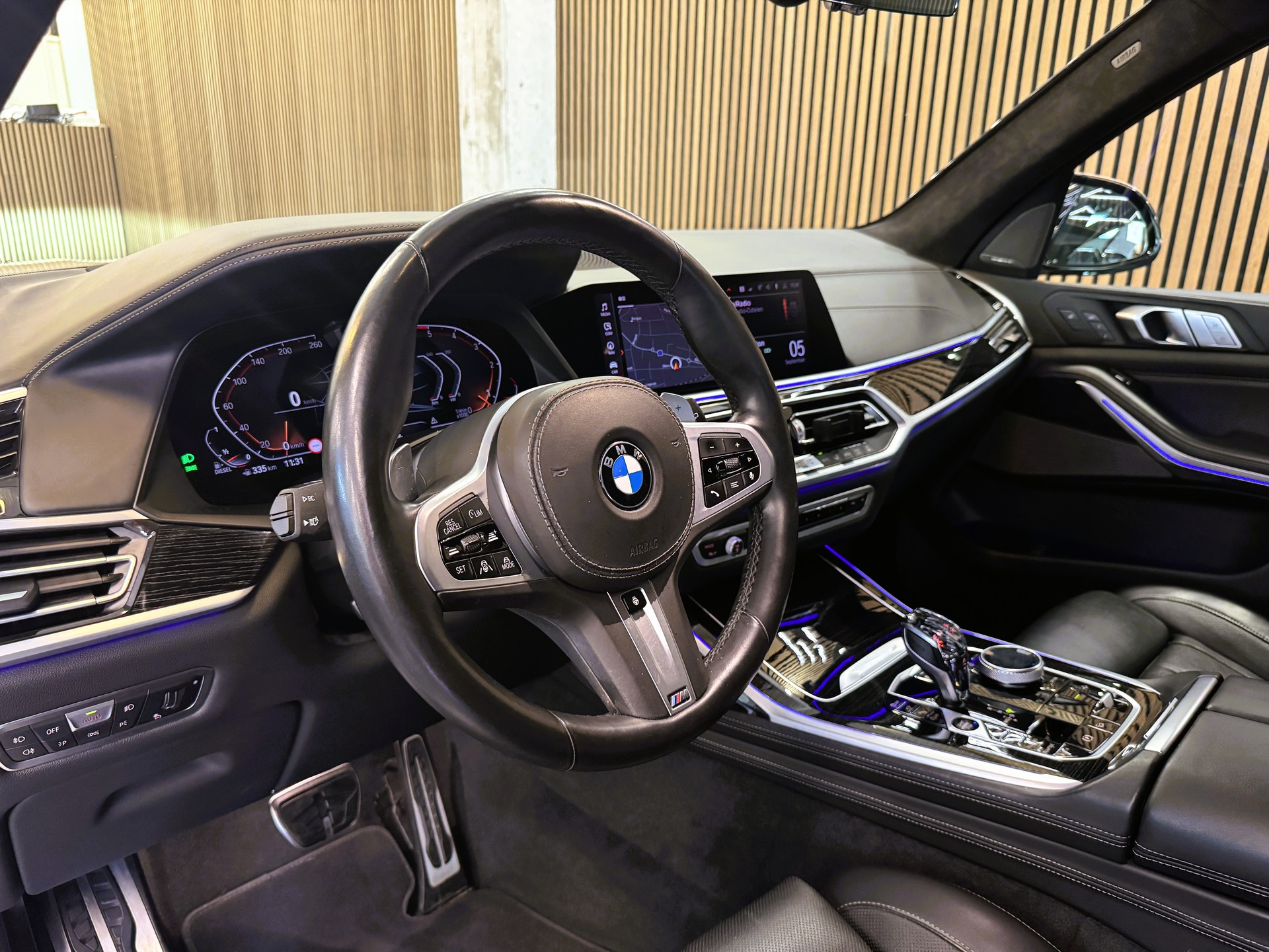 BMW X7 xDrive 30d Steptronic-image-11