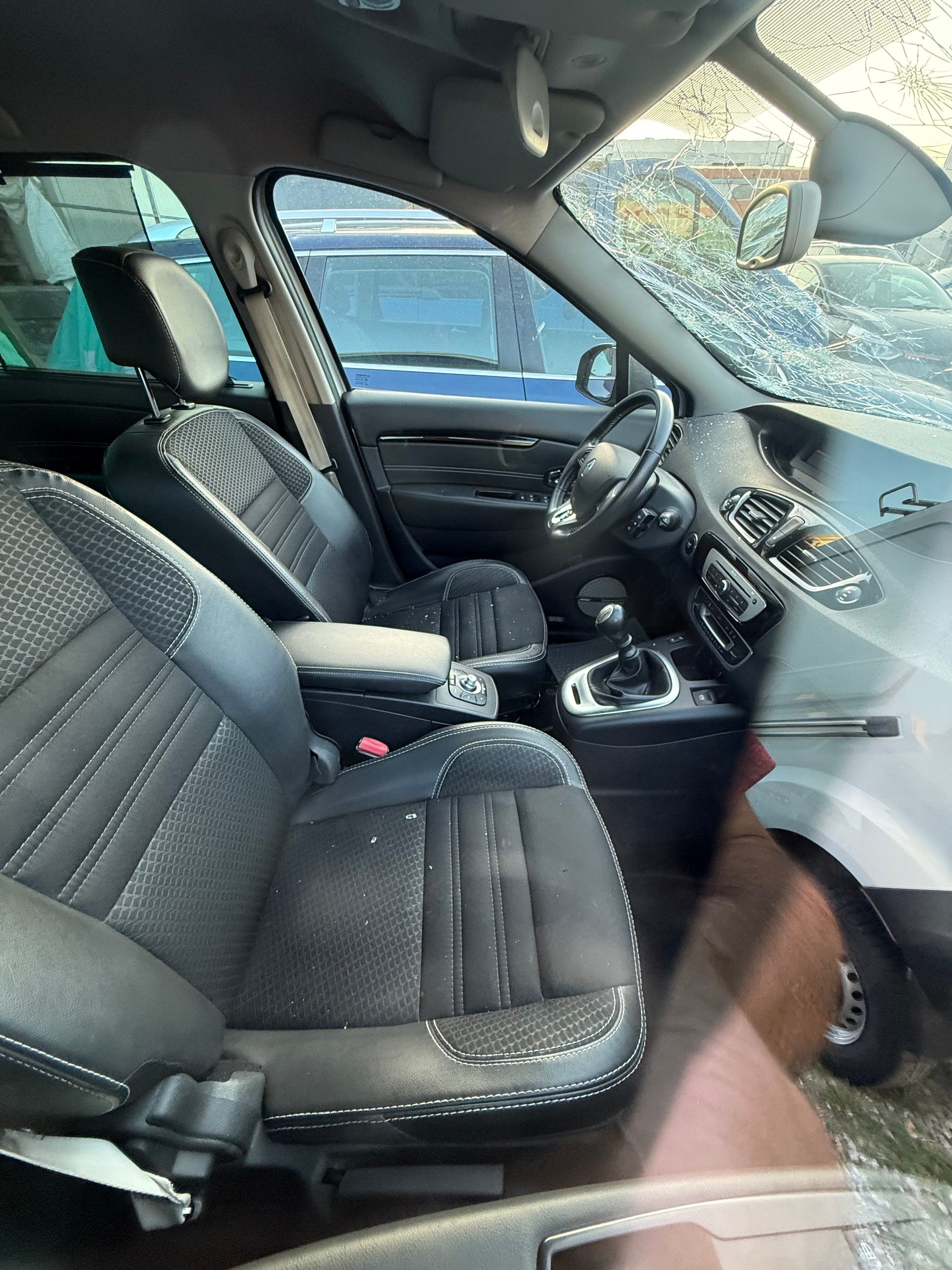 RENAULT Grand Scénic 1.2 16V Turbo Bose-image-5