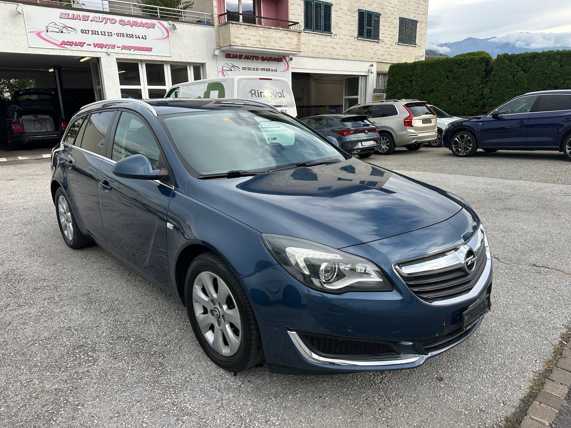 OPEL Insignia Sports Tourer 2.0 Turbo Sport-image-2