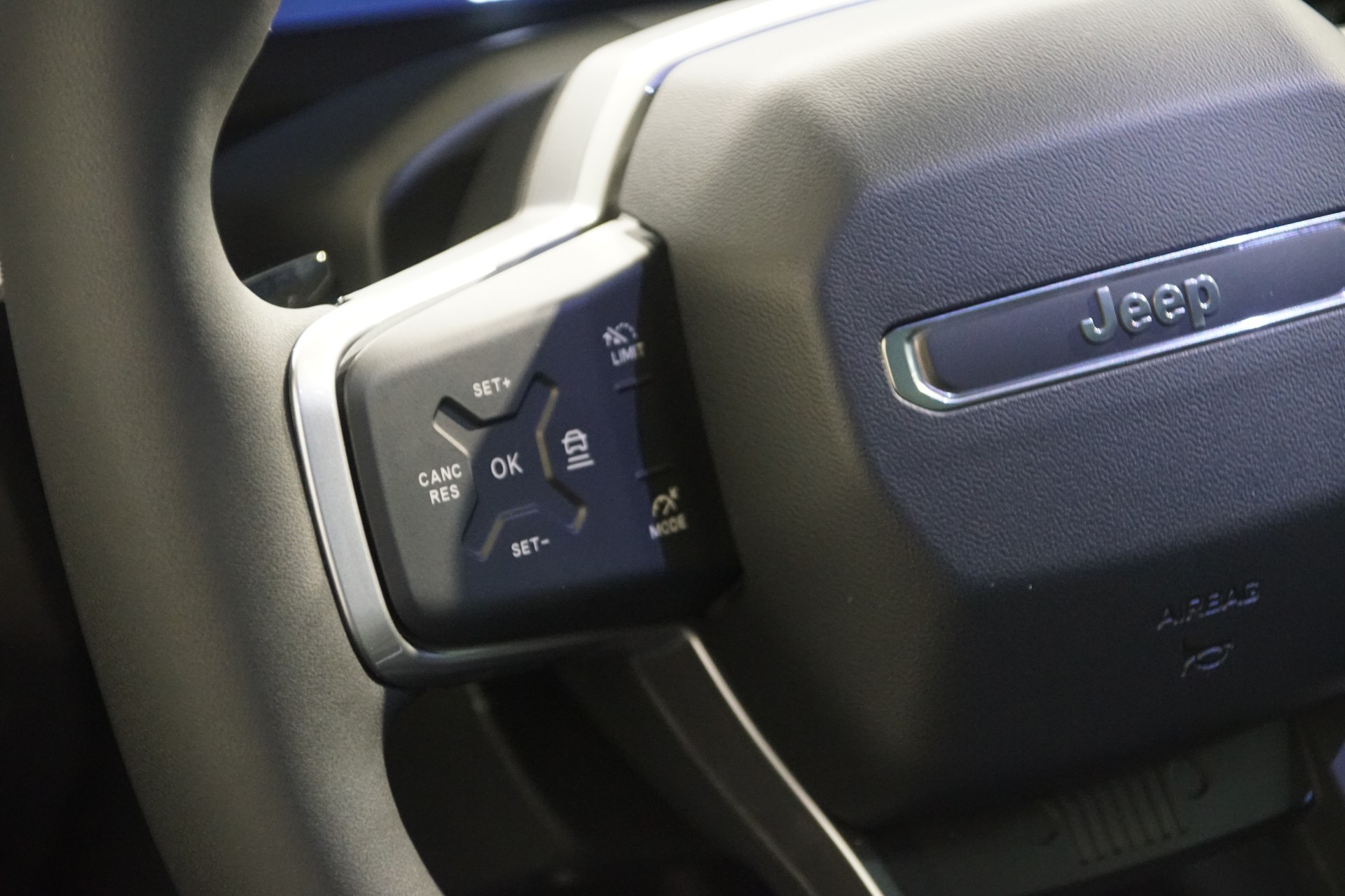 JEEP Compass 1.2 T e-Hybrid Summit plus SKY swiss Edt.-image-17