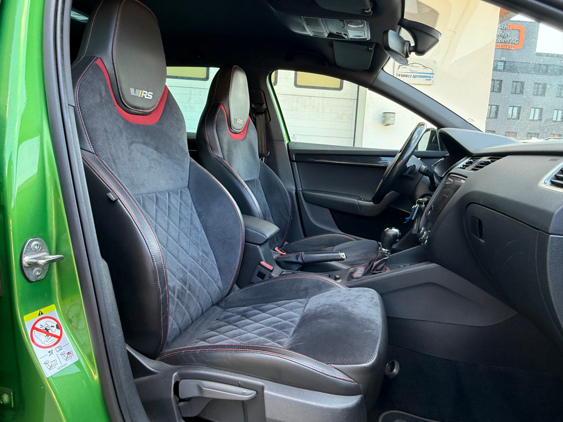 SKODA Octavia Combi 2.0 TDI RS 4x4 DSG-image-10