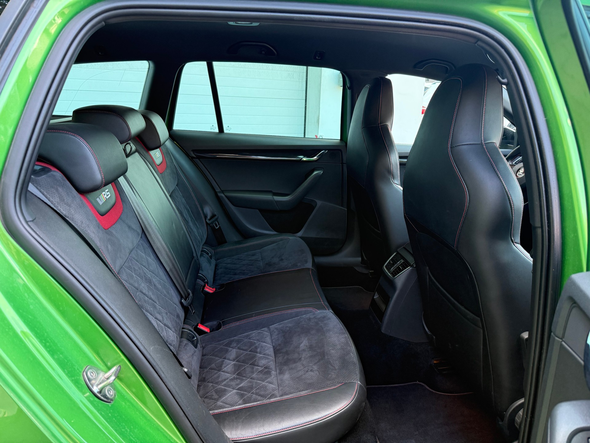 SKODA Octavia Combi 2.0 TDI RS 4x4 DSG-image-12