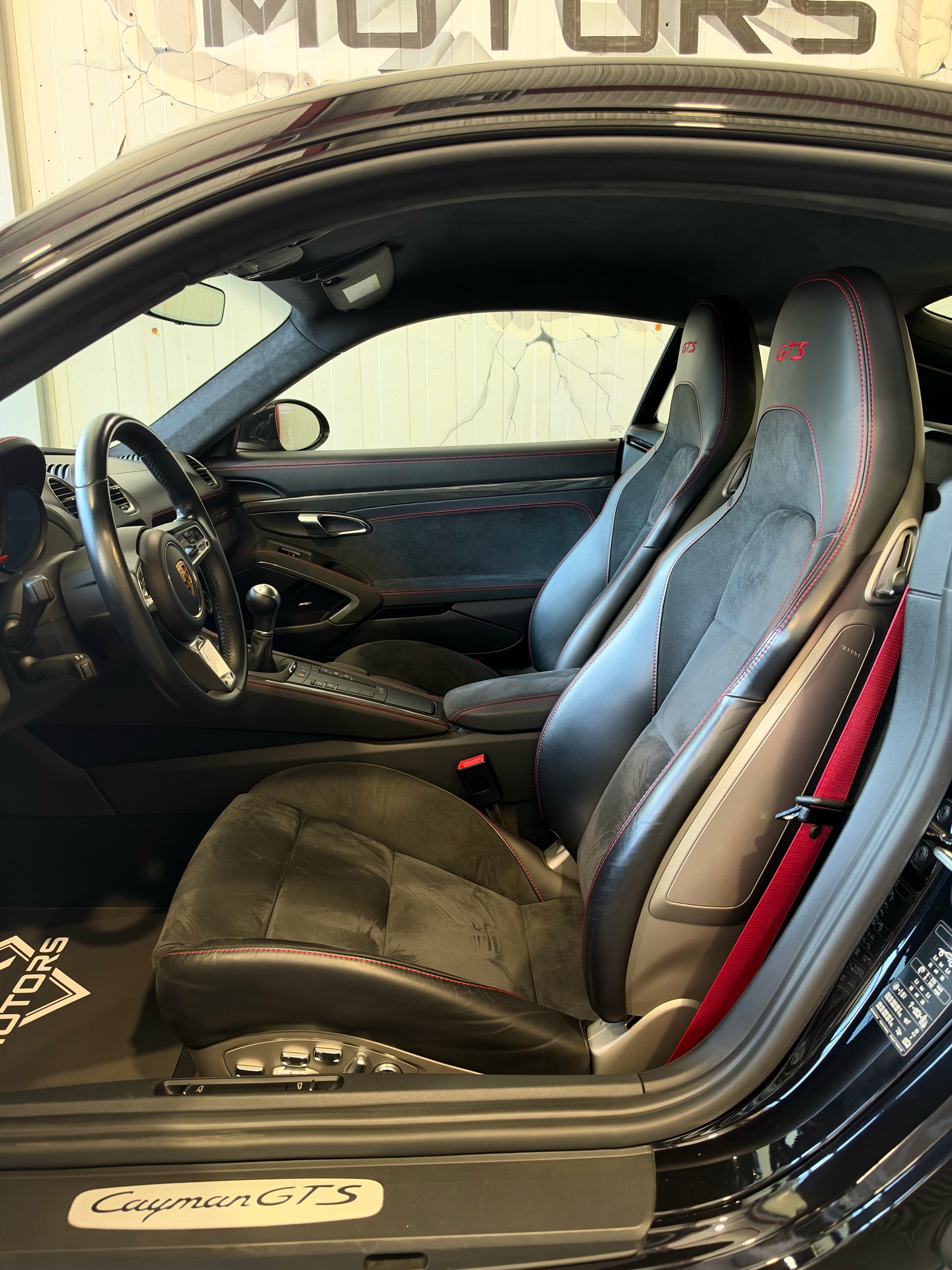 PORSCHE 718 Cayman GTS 4.0-image-14