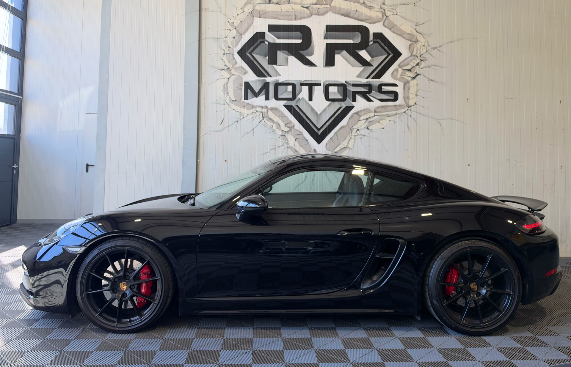 PORSCHE 718 Cayman GTS 4.0-image-1