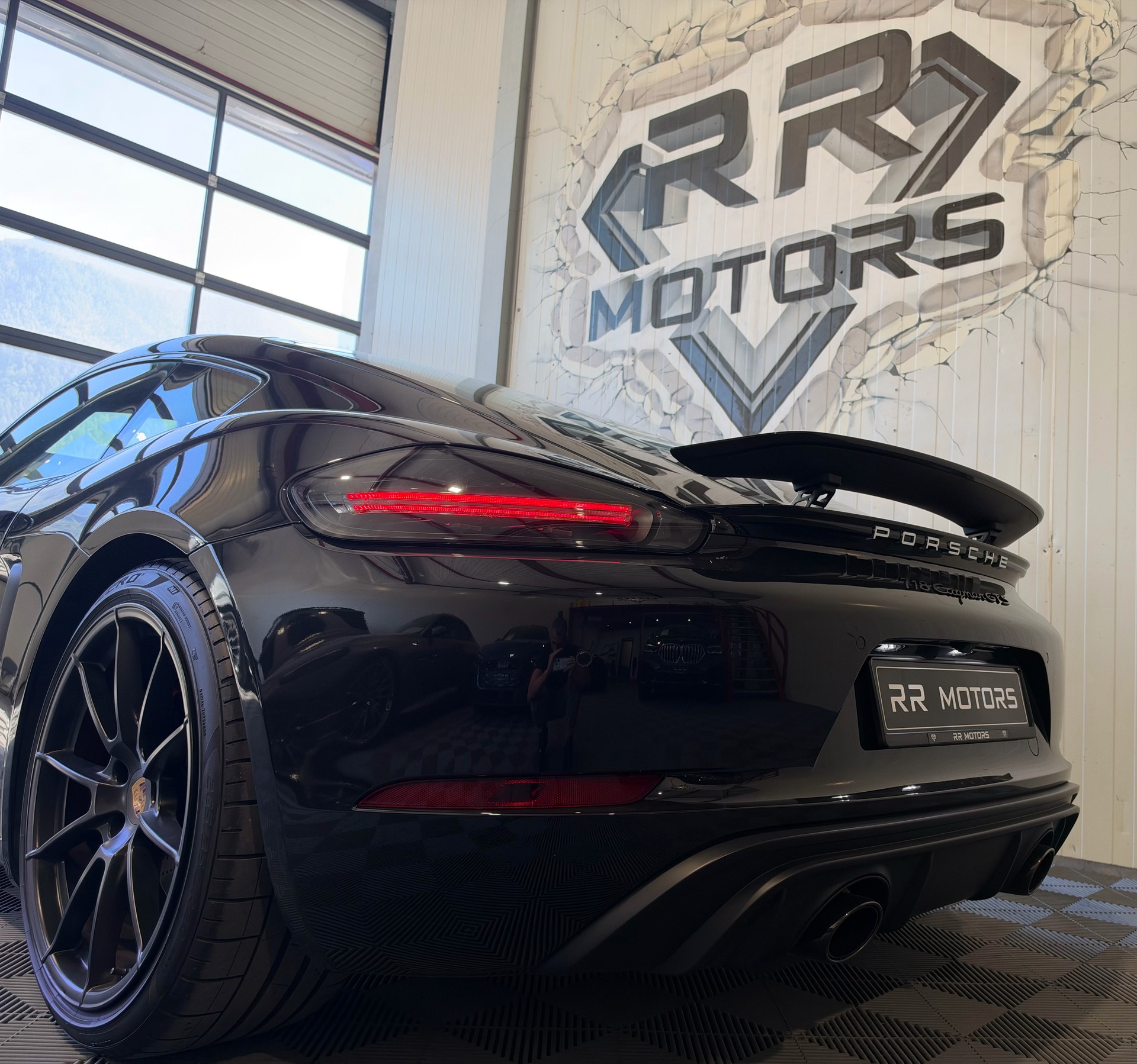 PORSCHE 718 Cayman GTS 4.0-image-3