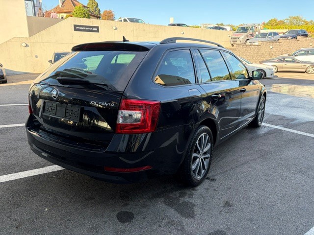 SKODA Octavia Combi 1.5 TSI Soleil DSG-image-3