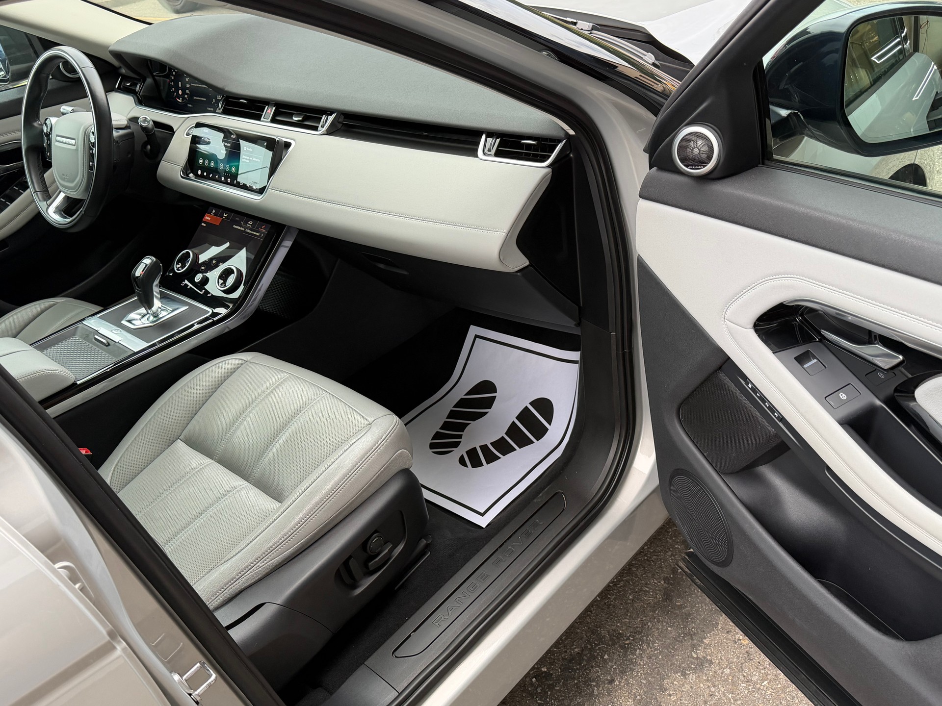 LAND ROVER Range Rover Evoque R-Dynamic D 180 SE AT9-image-8