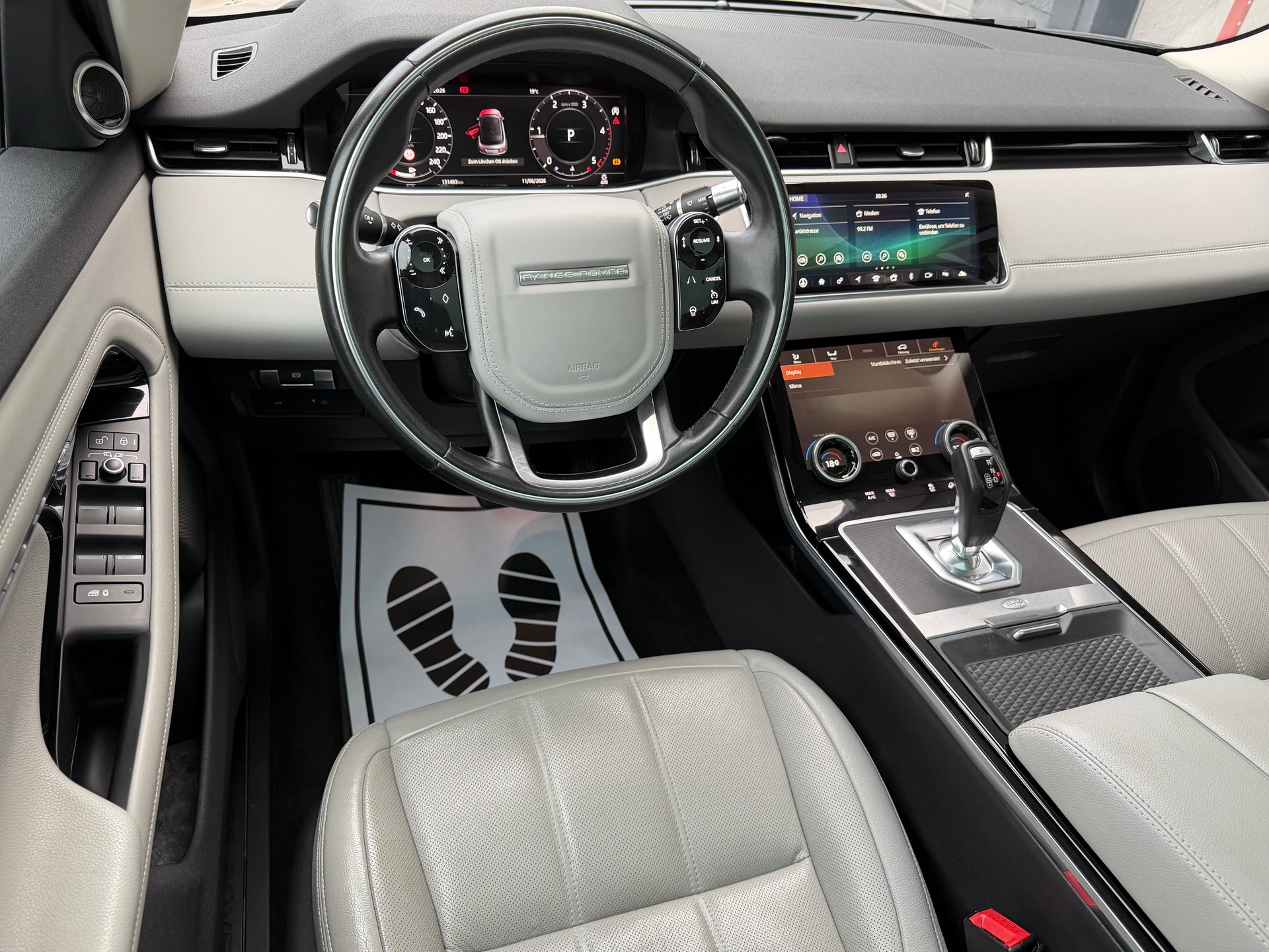 LAND ROVER Range Rover Evoque R-Dynamic D 180 SE AT9-image-9