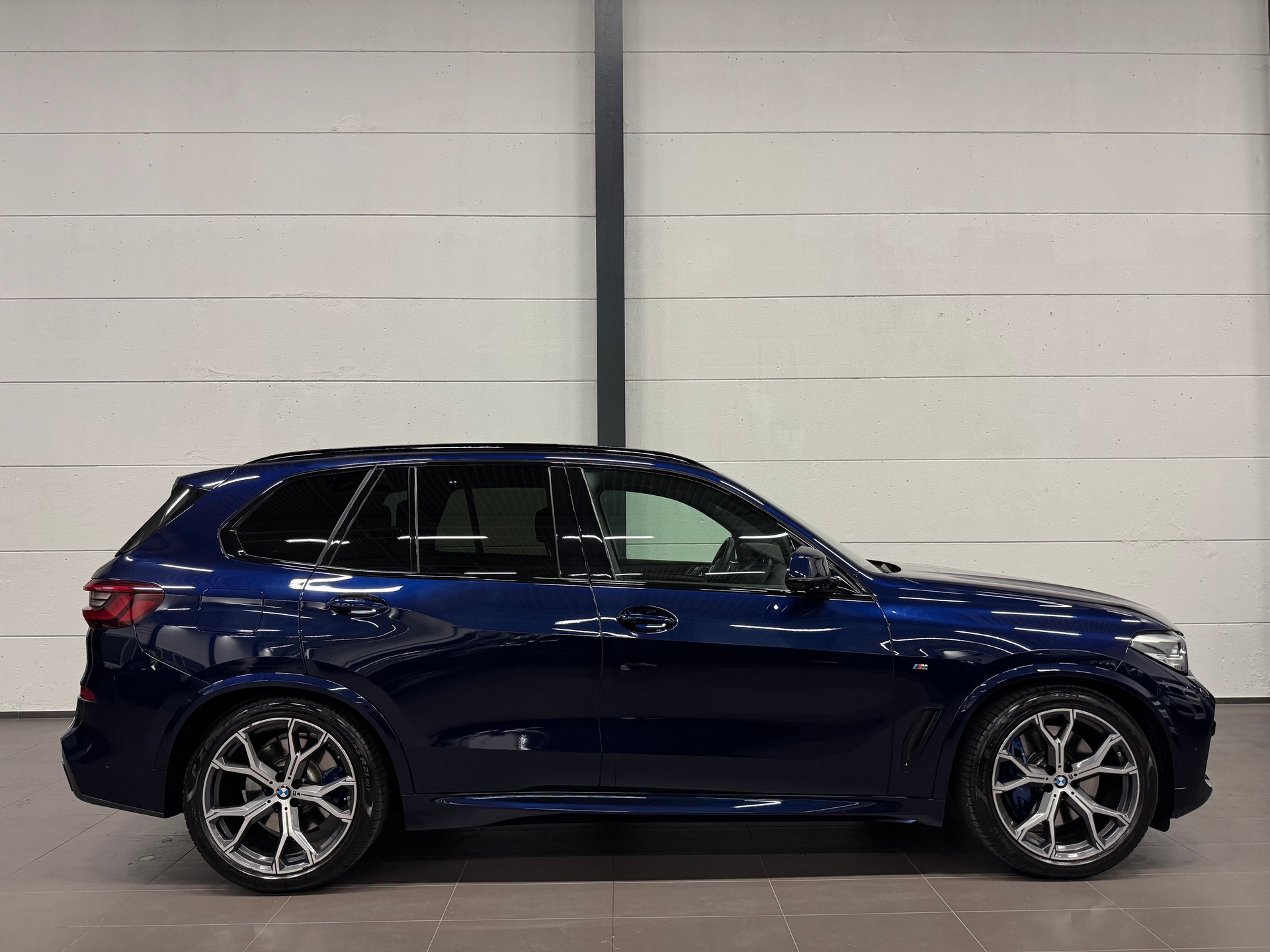 BMW X5 xDrive 48V 40d M Sport Steptronic-image-9