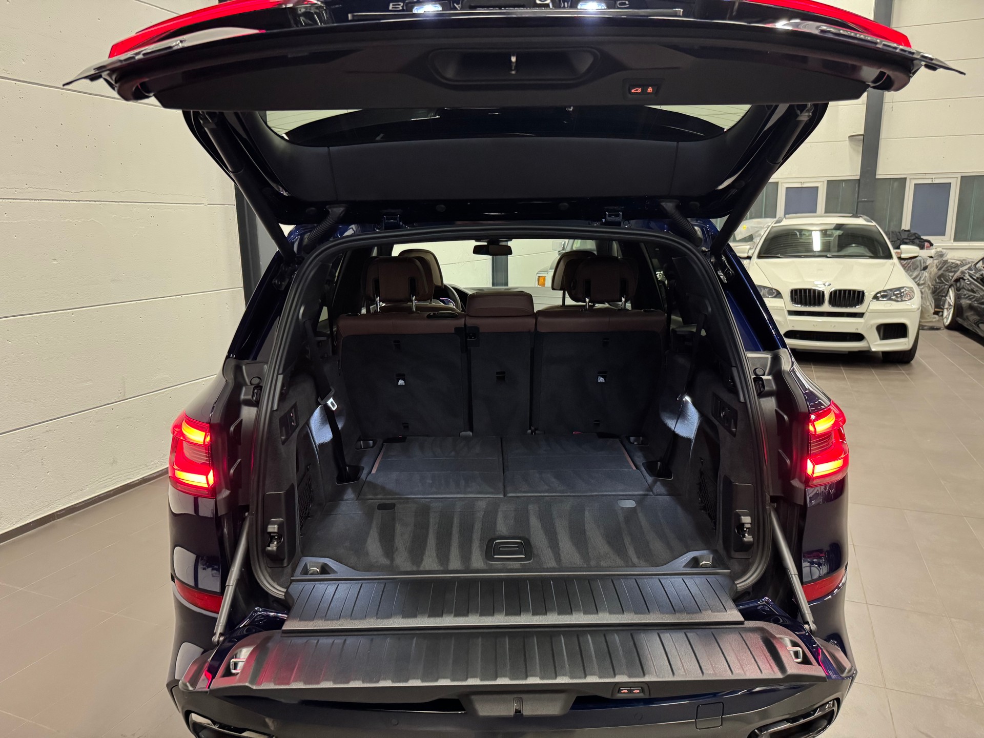 BMW X5 xDrive 48V 40d M Sport Steptronic-image-24