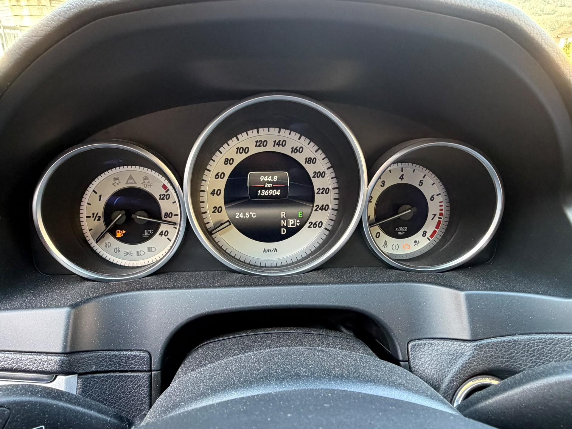 MERCEDES-BENZ E 250 7G-Tronic-image-8