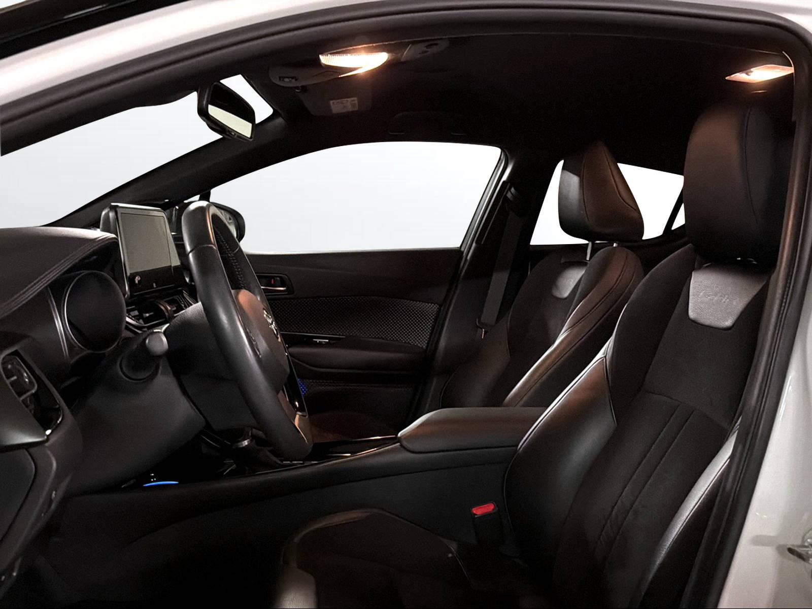 TOYOTA C-HR 2.0 VVTi HSD Move-image-7
