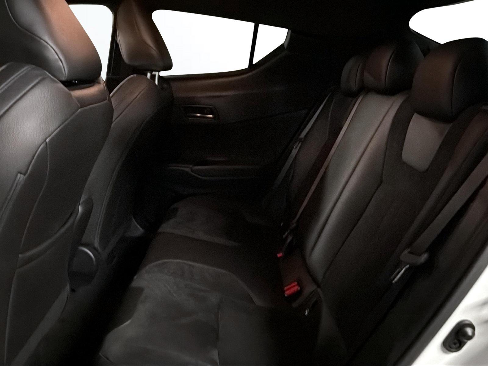 TOYOTA C-HR 2.0 VVTi HSD Move-image-9