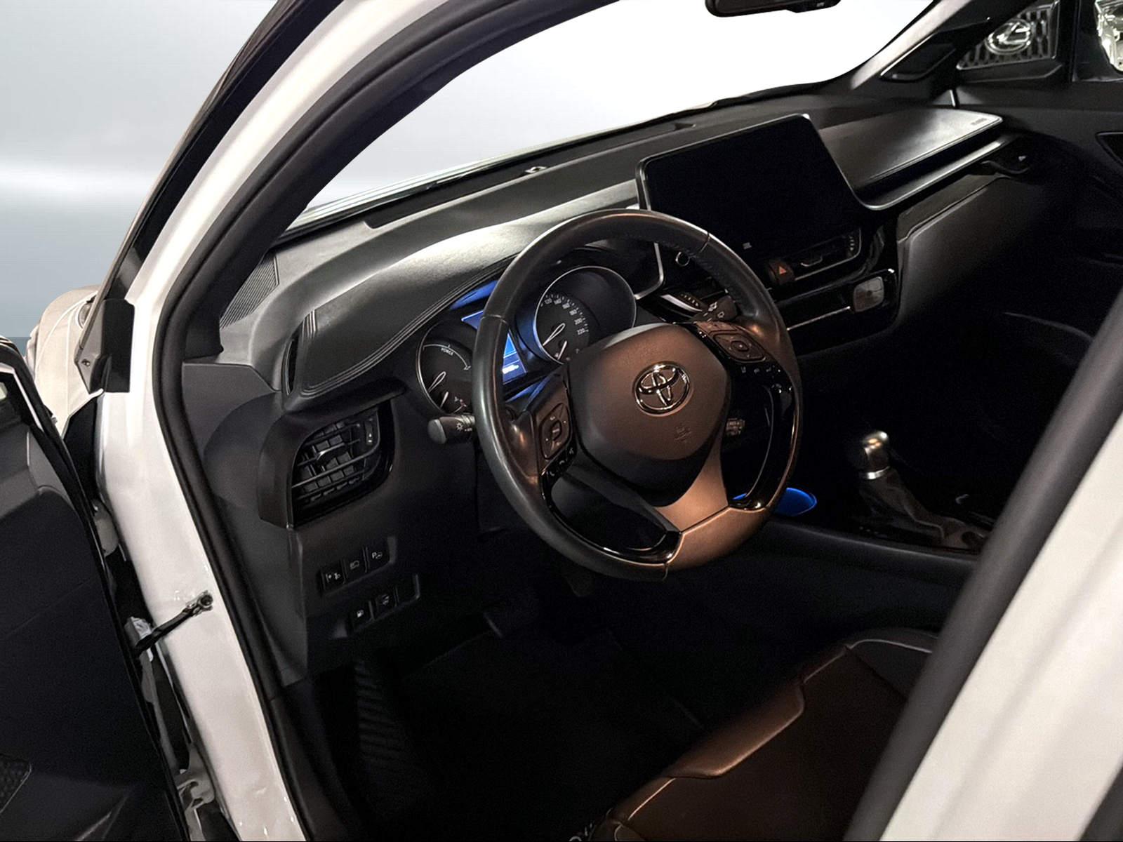 TOYOTA C-HR 2.0 VVTi HSD Move-image-6