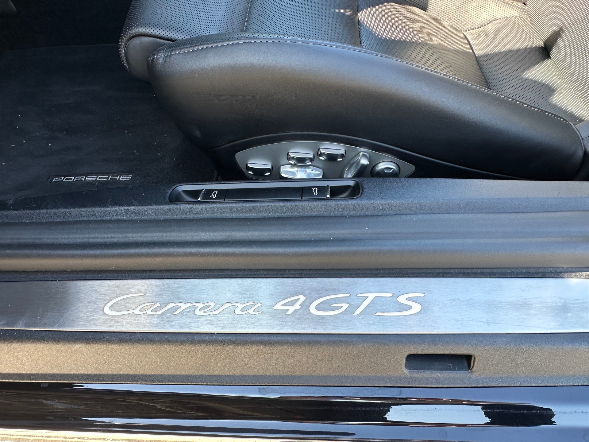 PORSCHE Carrera 4 GTS PDK-image-4