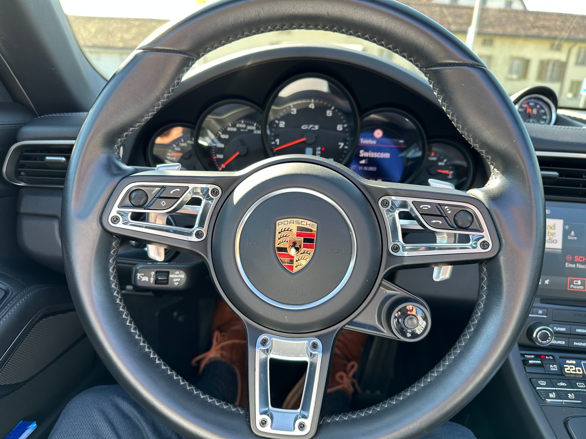 PORSCHE Carrera 4 GTS PDK-image-1