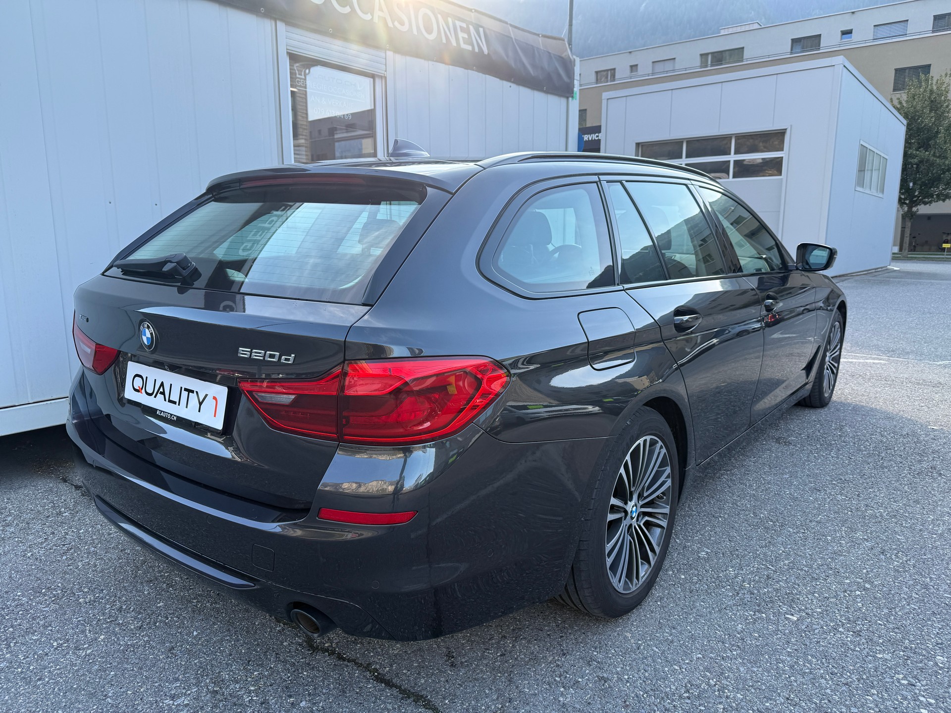 BMW 520d xDrive Touring Sport Line Steptronic-image-3