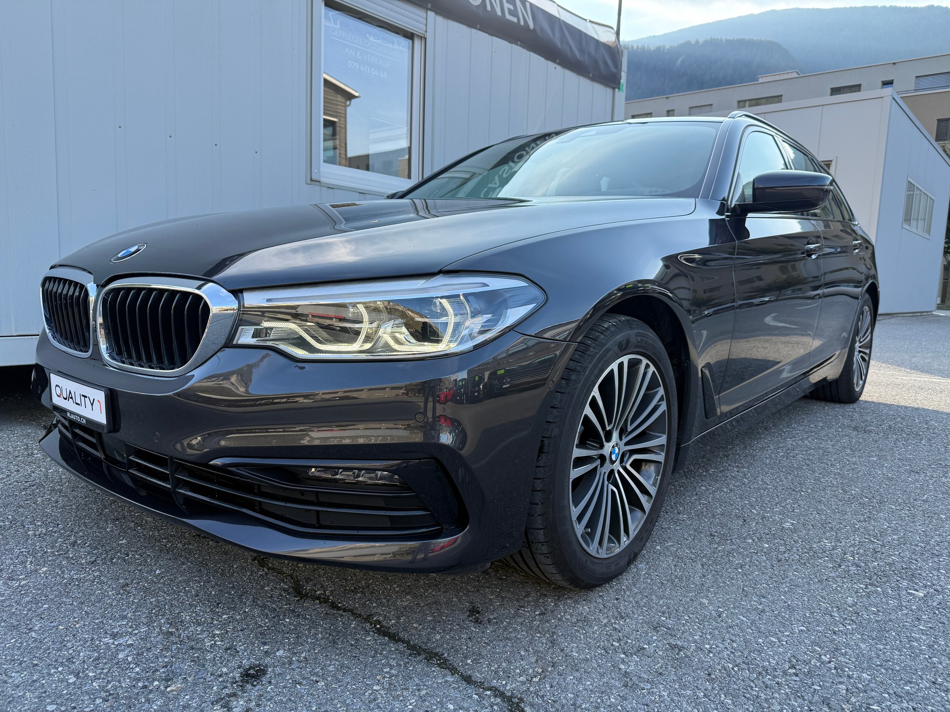 BMW 520d xDrive Touring Sport Line Steptronic-image-9