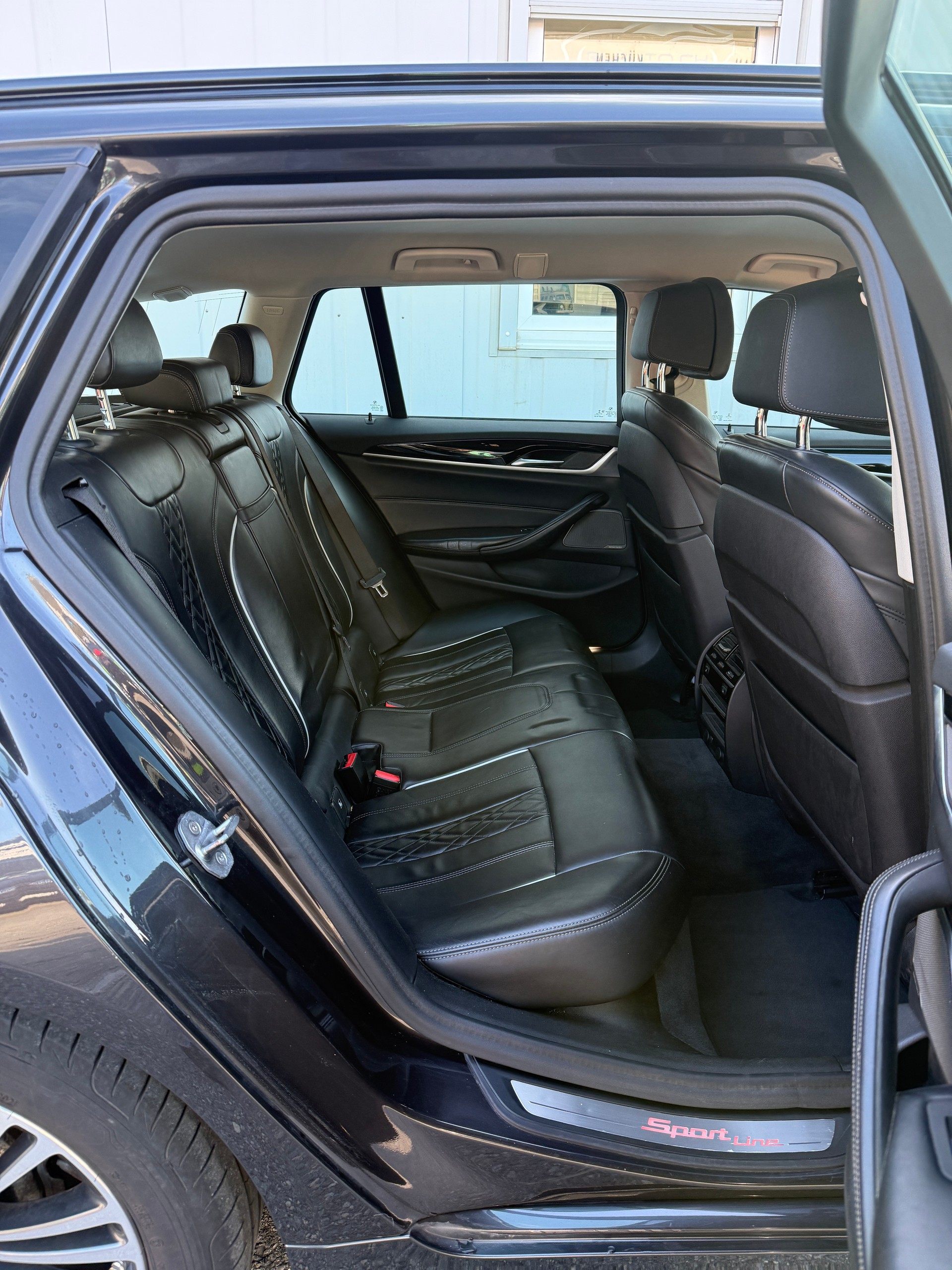 BMW 520d xDrive Touring Sport Line Steptronic-image-13