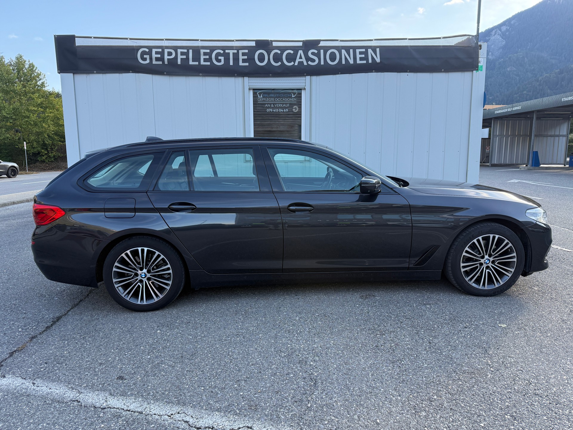BMW 520d xDrive Touring Sport Line Steptronic-image-2