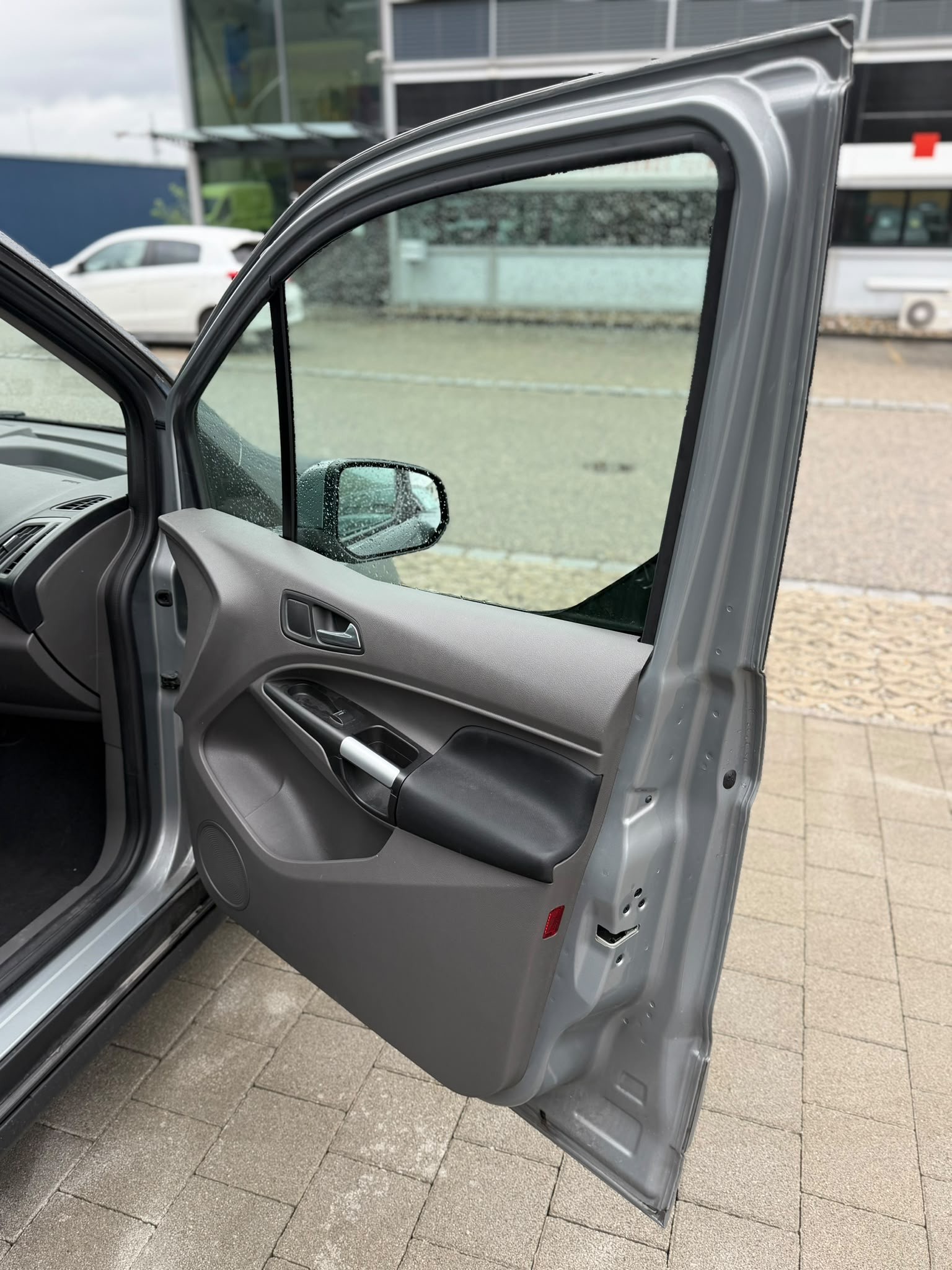 FORD Grand Tourneo Connect 1.5 EcoBlue Titanium Automat-image-12