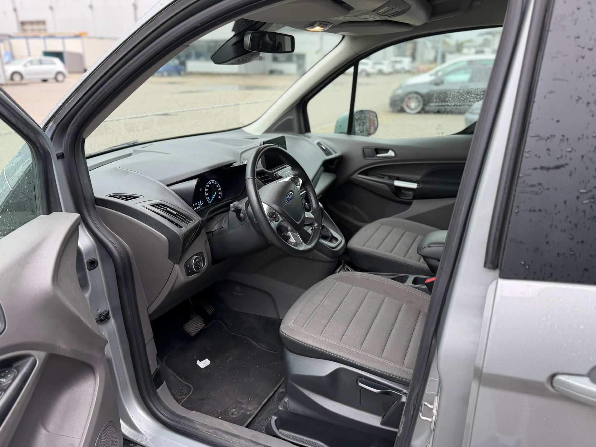 FORD Grand Tourneo Connect 1.5 EcoBlue Titanium Automat-image-17
