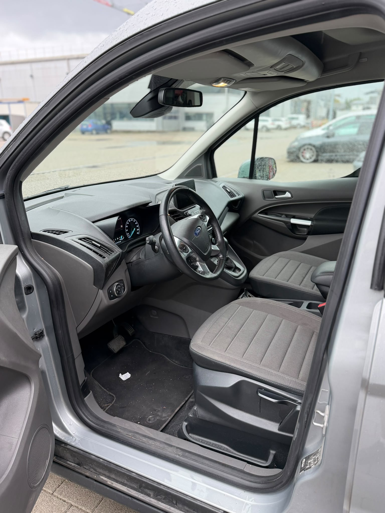 FORD Grand Tourneo Connect 1.5 EcoBlue Titanium Automat-image-22