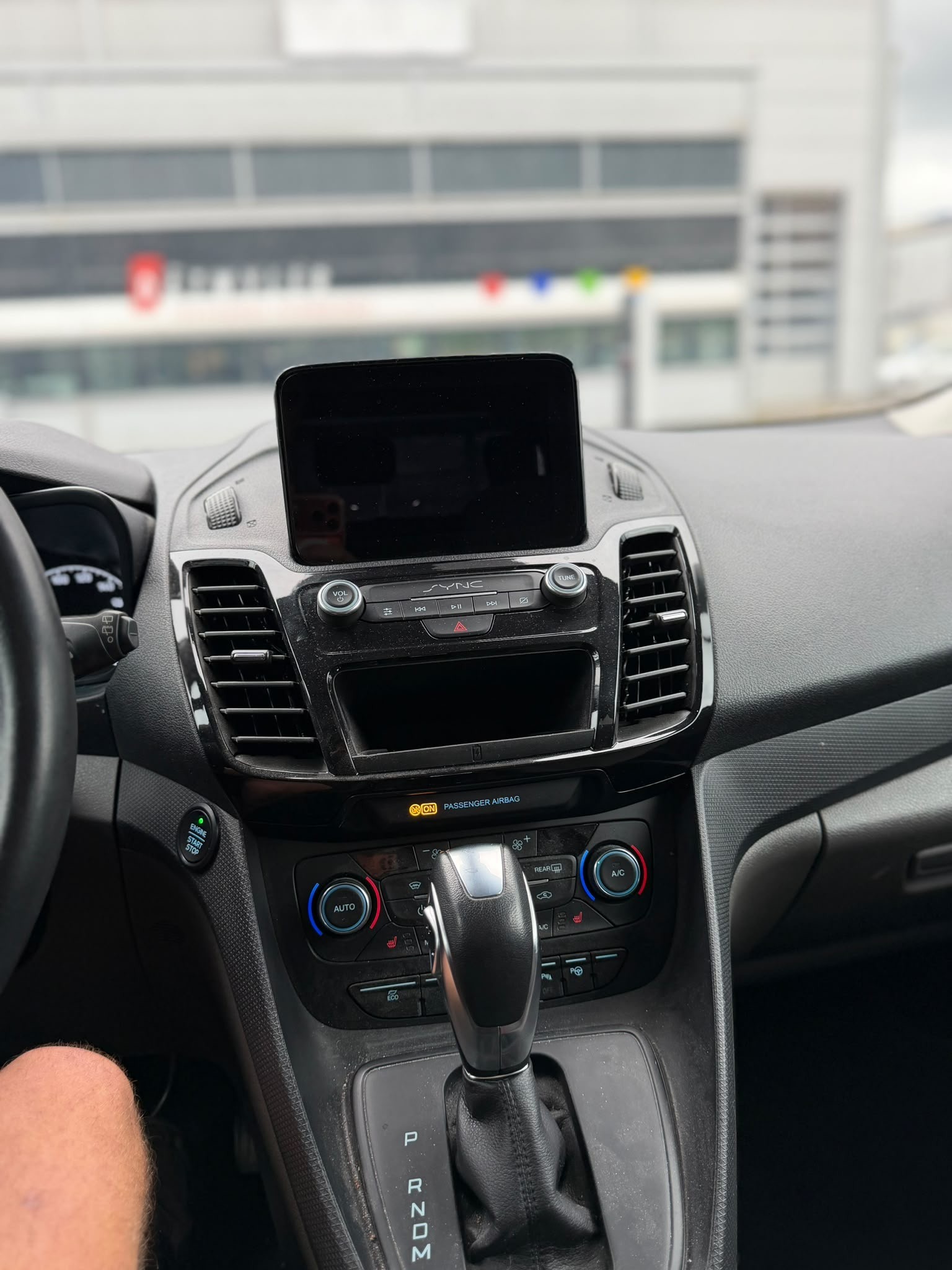 FORD Grand Tourneo Connect 1.5 EcoBlue Titanium Automat-image-10