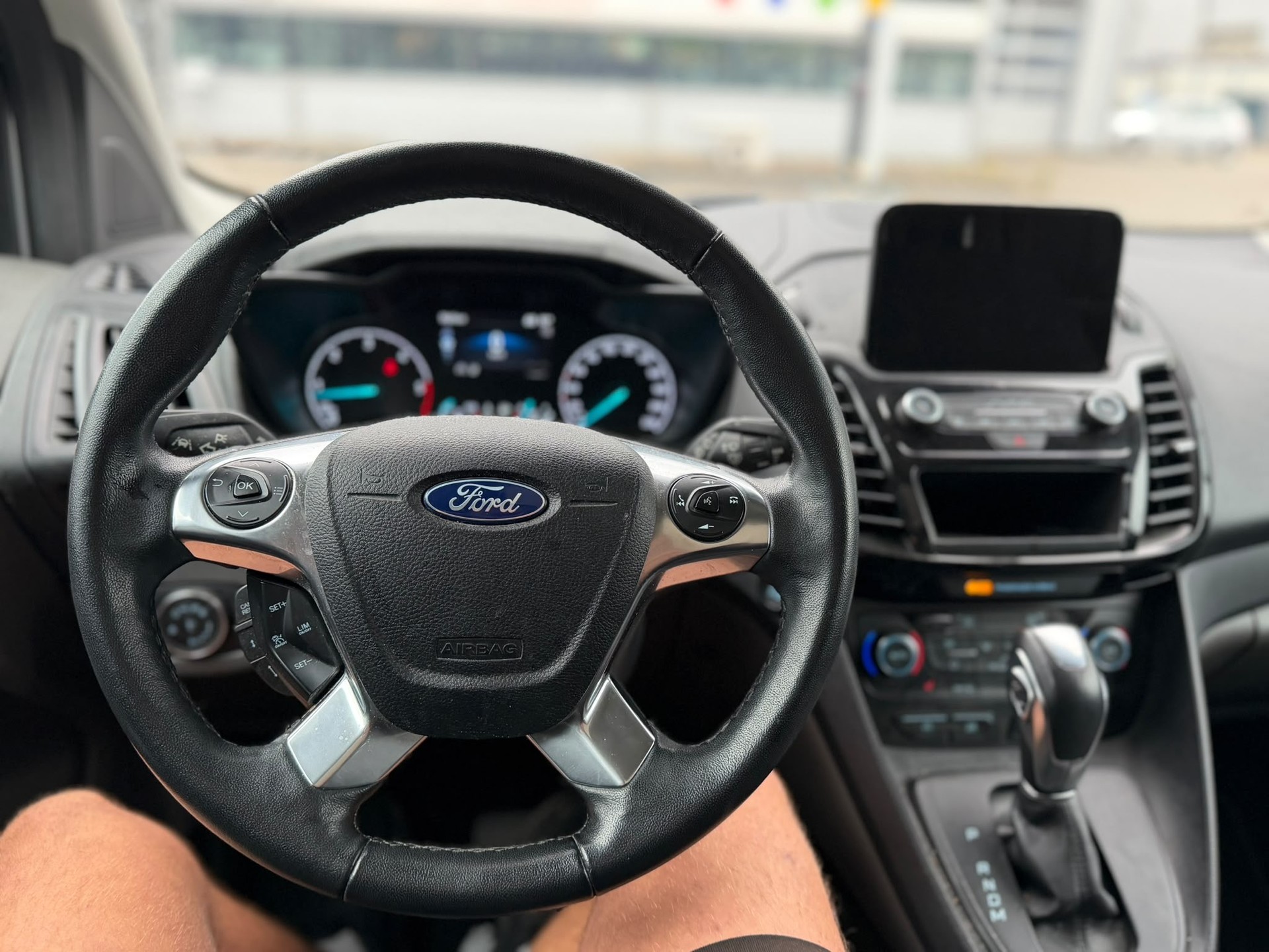 FORD Grand Tourneo Connect 1.5 EcoBlue Titanium Automat-image-23
