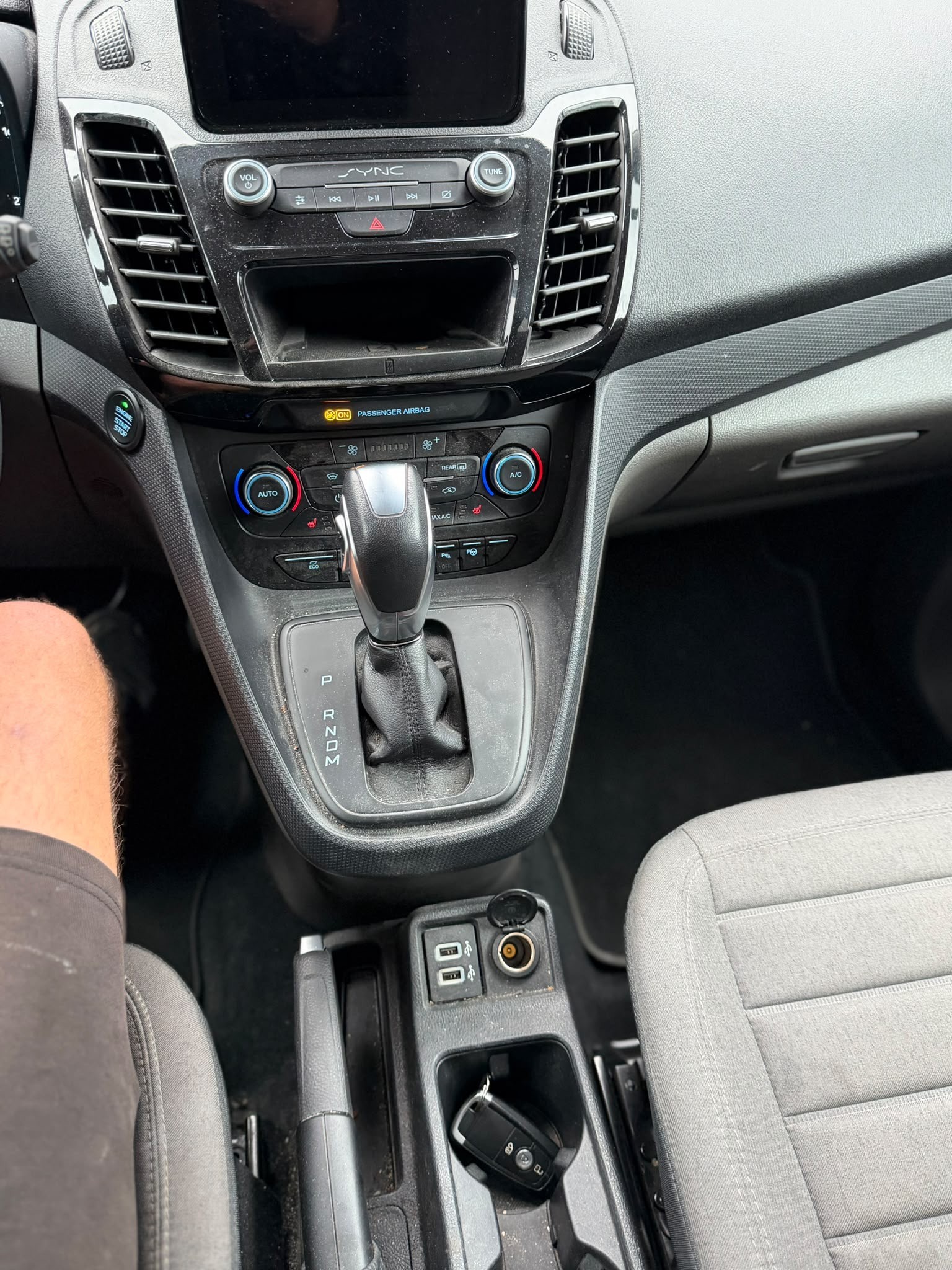 FORD Grand Tourneo Connect 1.5 EcoBlue Titanium Automat-image-16